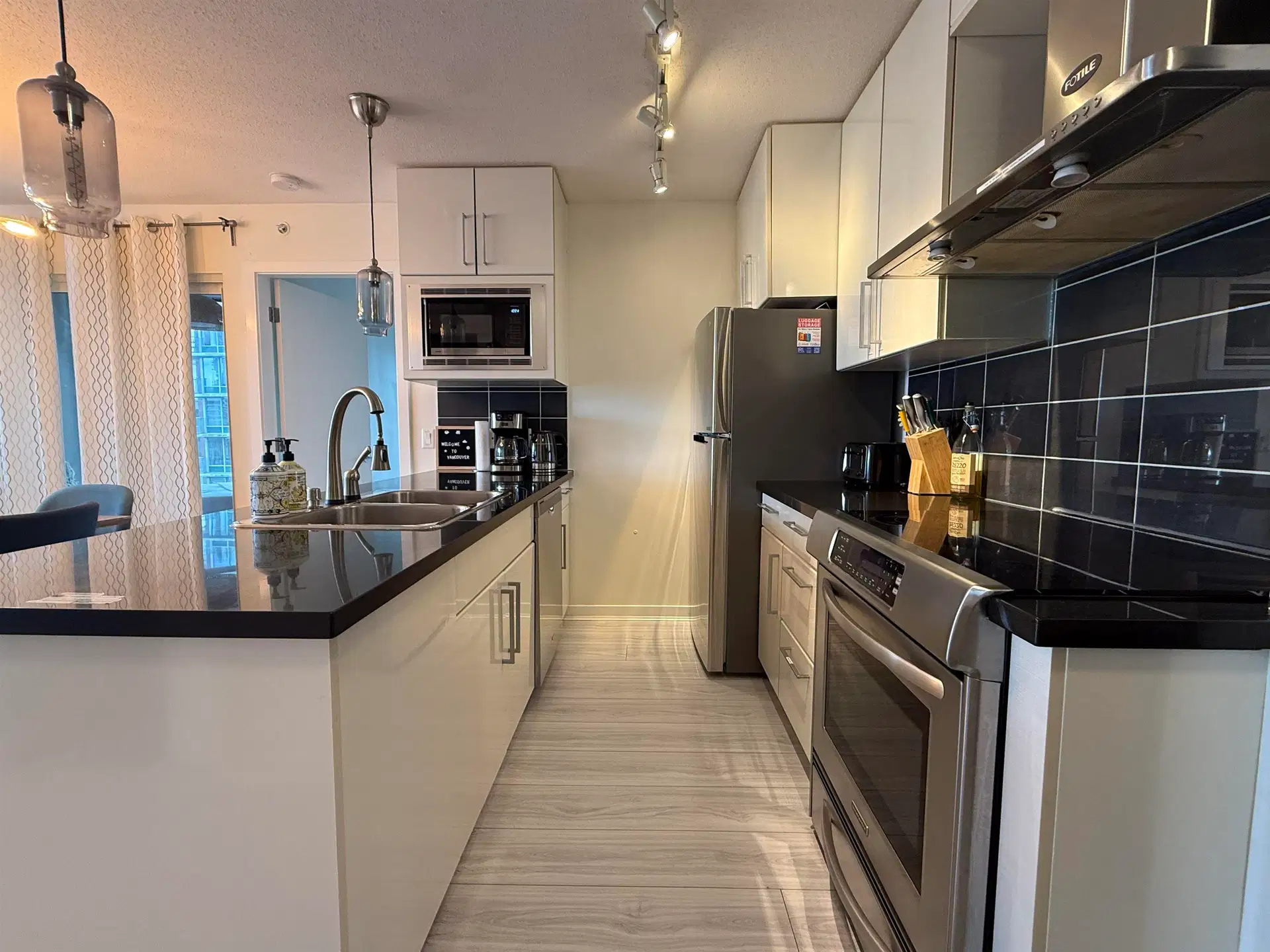 #1002 – 689 Abbott Street