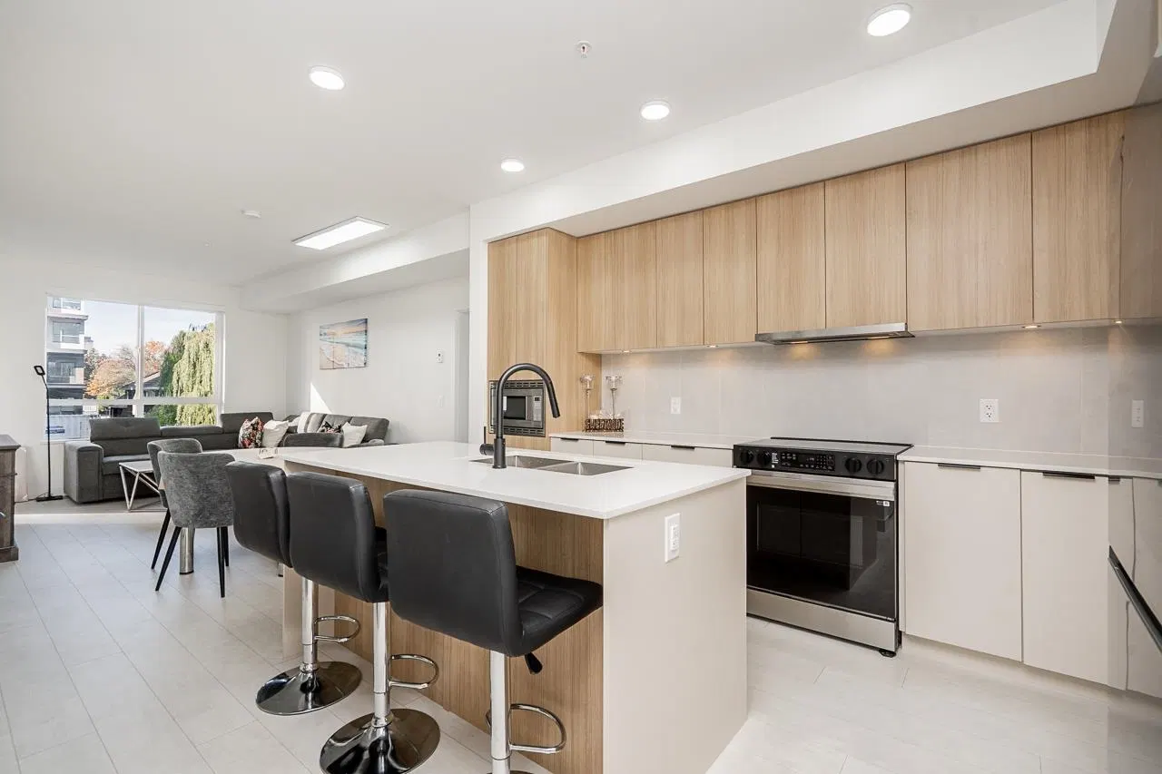 Photo 4 of 40 at #221 – 9456 134 Street