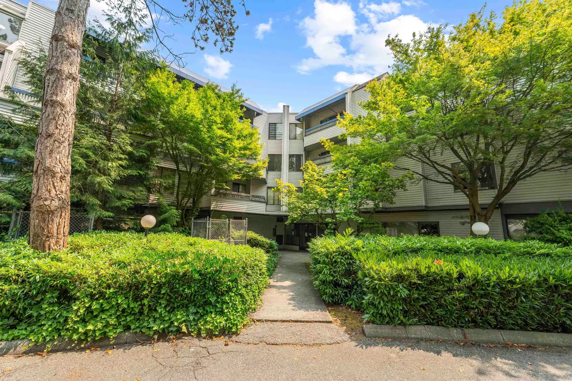 #302 – 5800 Cooney Road