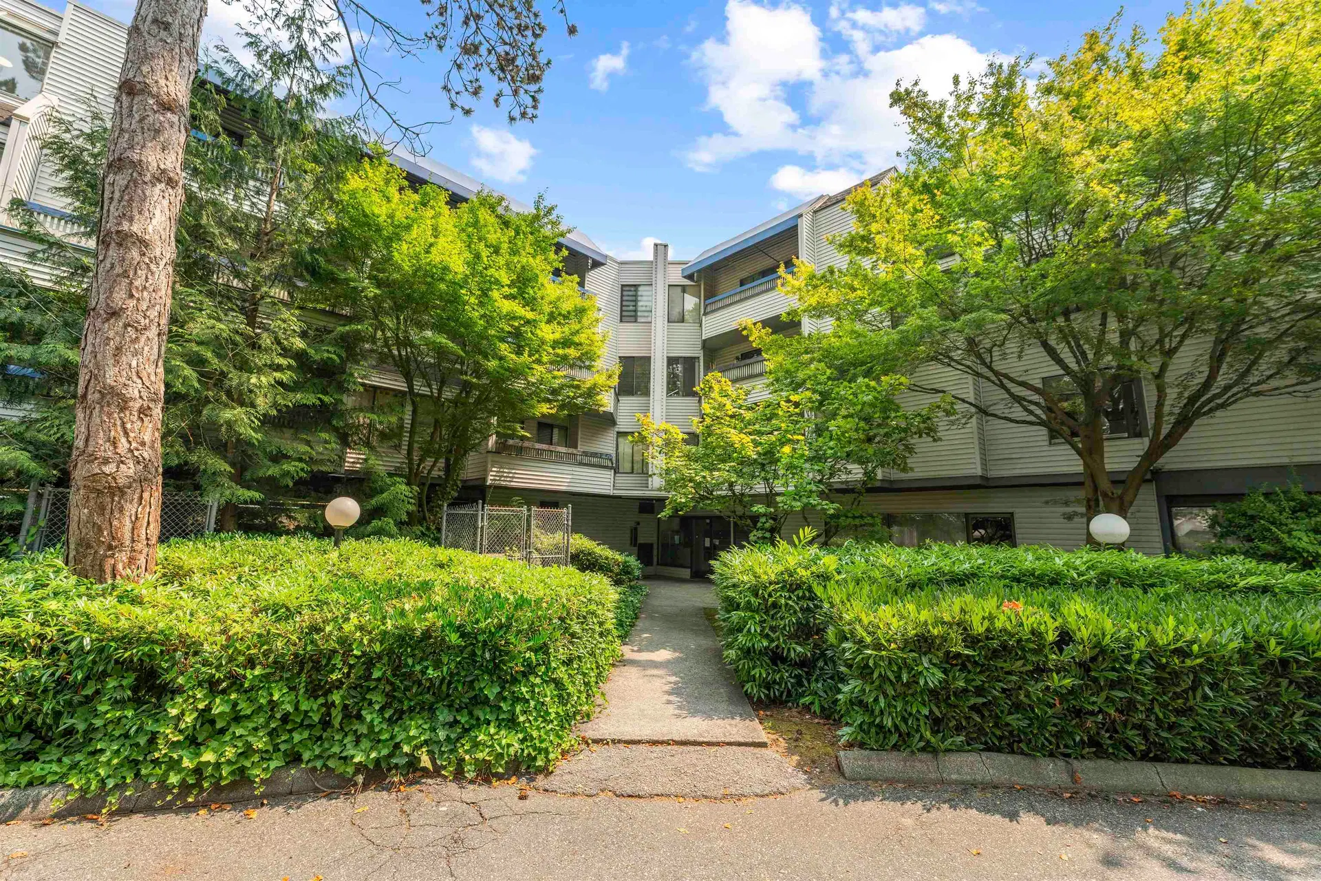 #302 – 5800 Cooney Road
