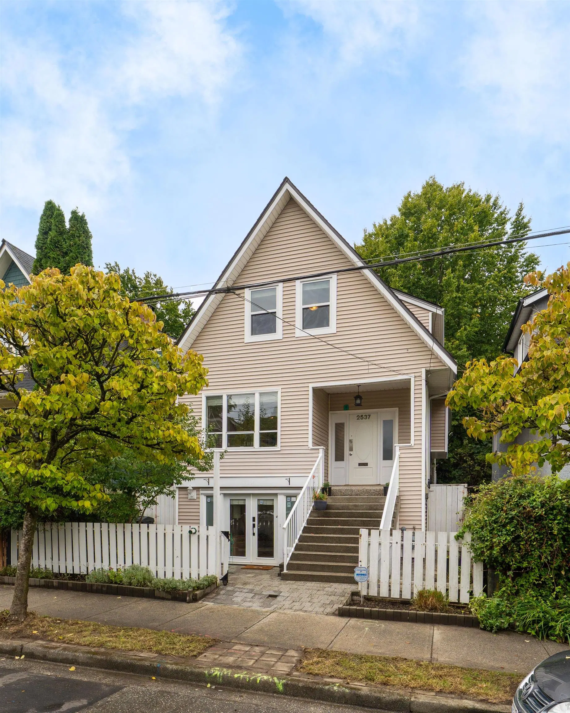 Photo 1 of 38 at 2537 Woodland Drive