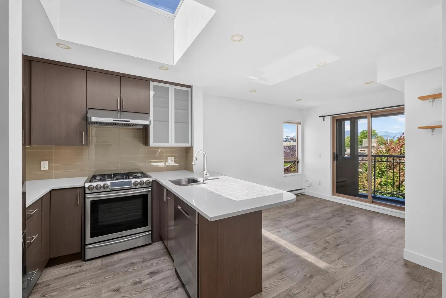 Photo 2 of 36 at #401 – 688 E 16th Avenue