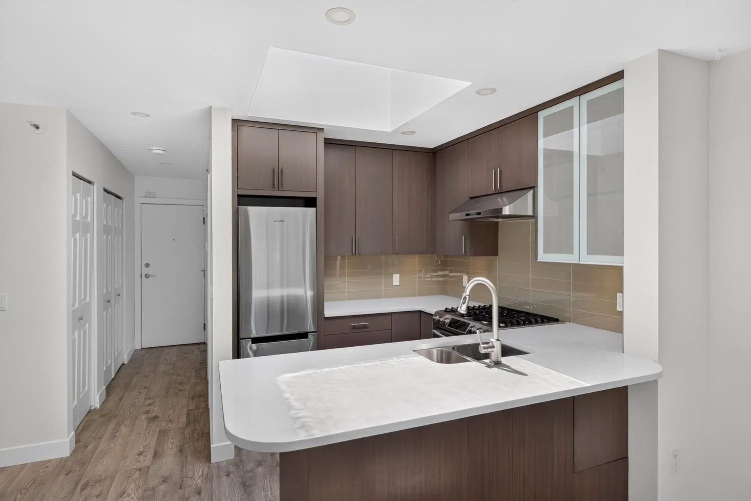 Photo 3 of 36 at #401 – 688 E 16th Avenue