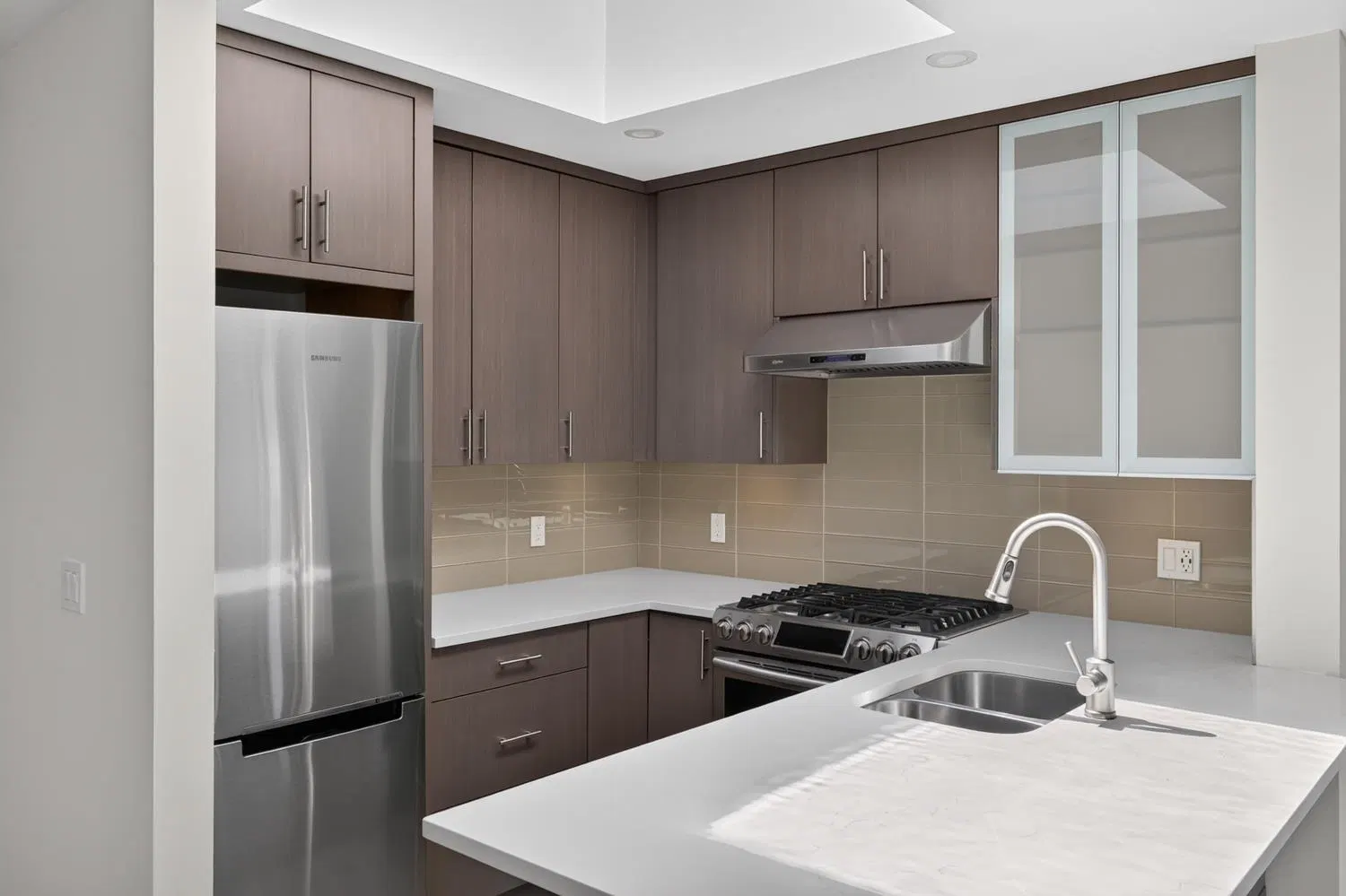 Photo 5 of 36 at #401 – 688 E 16th Avenue