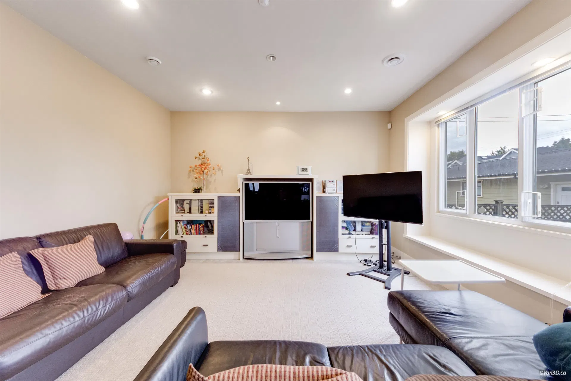 Photo 5 of 22 at 2266 W 20th Avenue