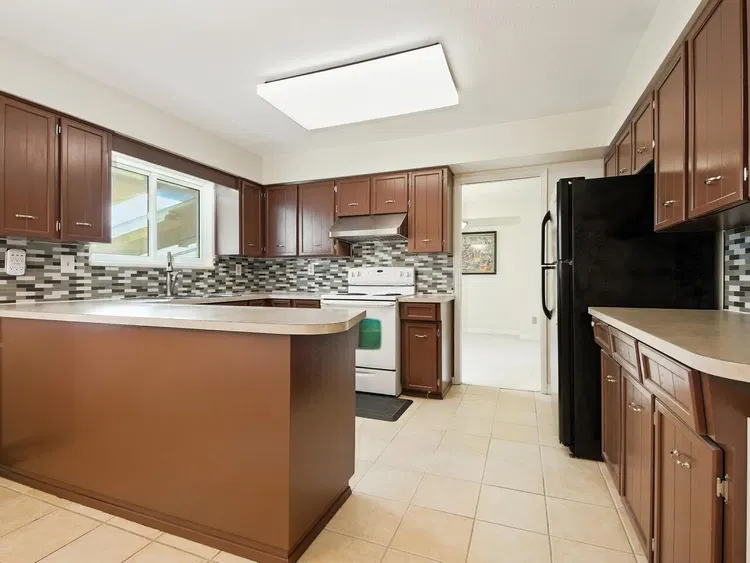 Photo 4 of 18 at 7080 Kimberley Drive