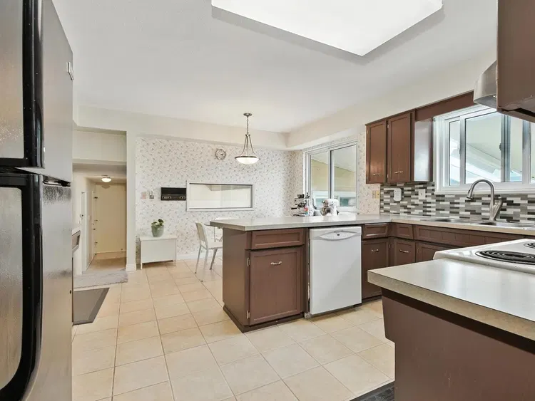 Photo 5 of 18 at 7080 Kimberley Drive