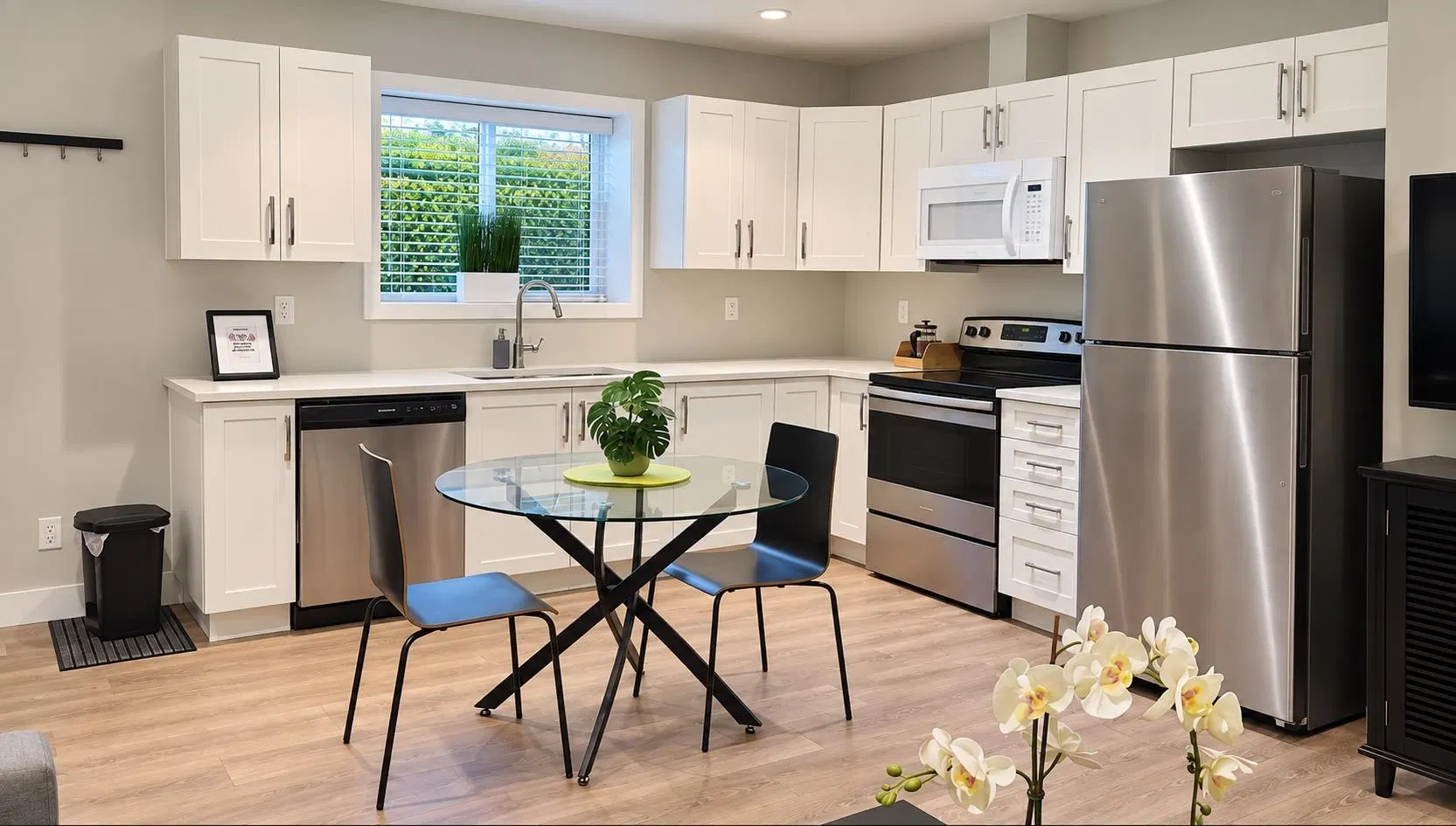 Photo 2 of 8 at furnished bsmt – 2161 167 St