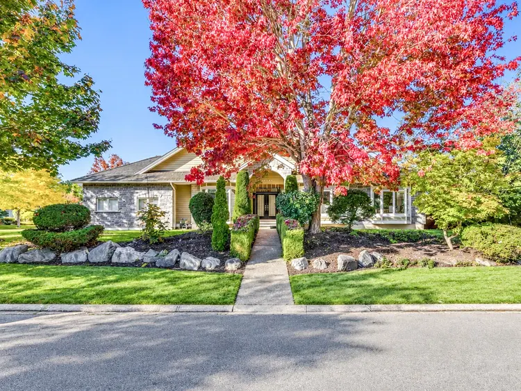 Photo 1 of 27 at 15775 39a Avenue