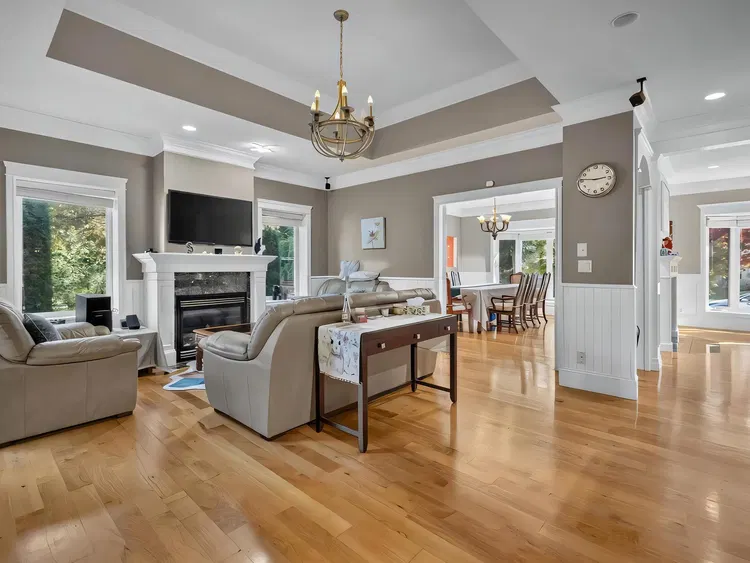 Photo 5 of 27 at 15775 39a Avenue