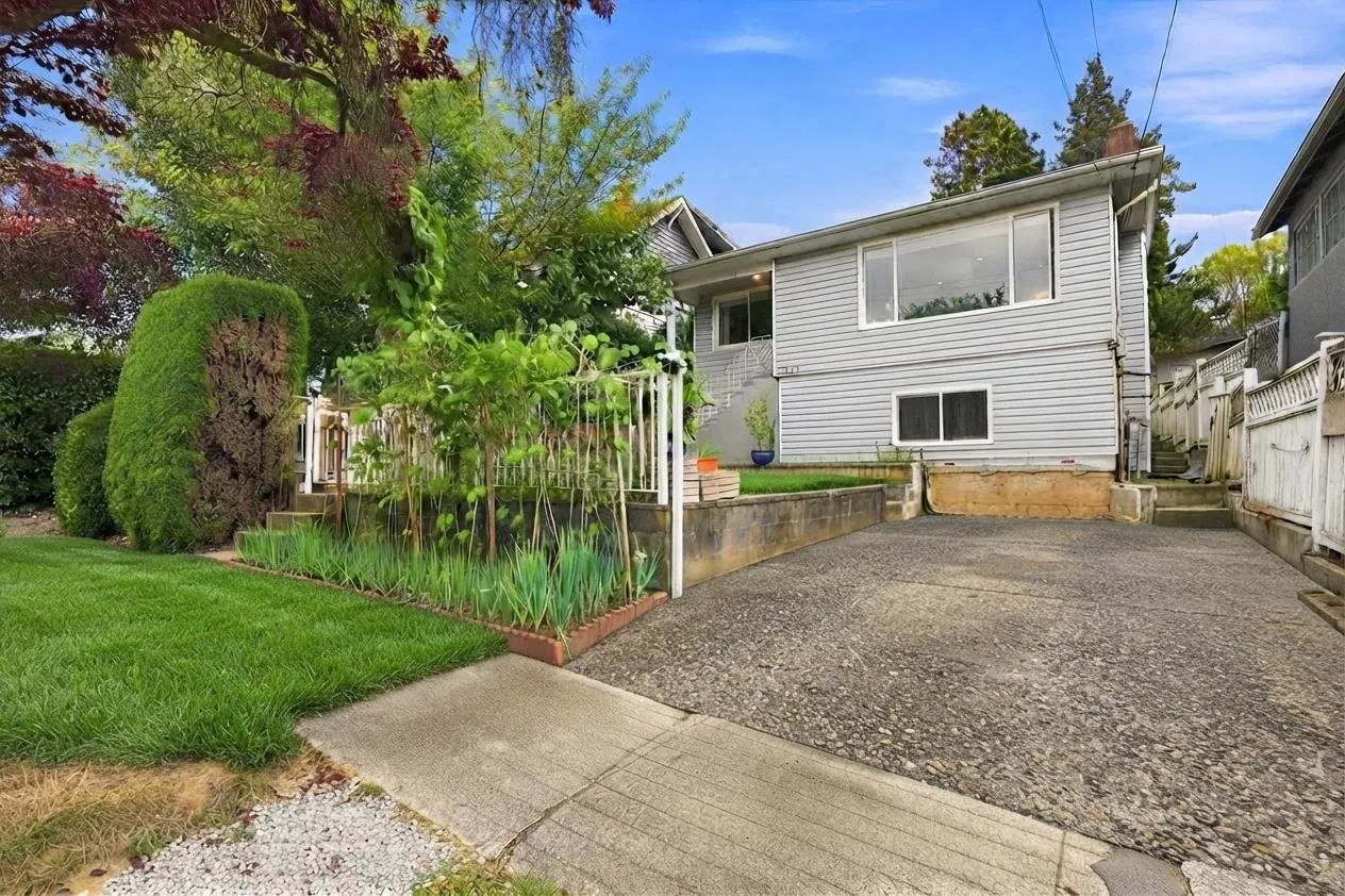 Photo 1 of 33 at 4820 Moss Street