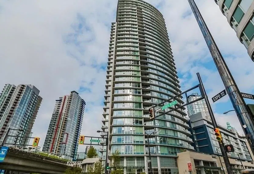 #301 – 689 Abbott Street