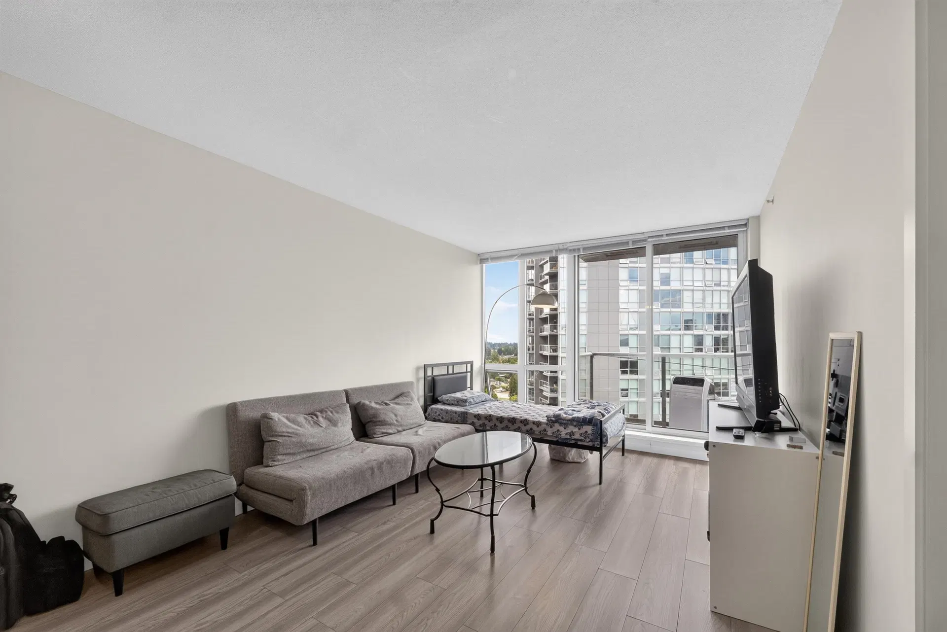 Photo 3 of 11 at #1903 – 13688 100 Avenue