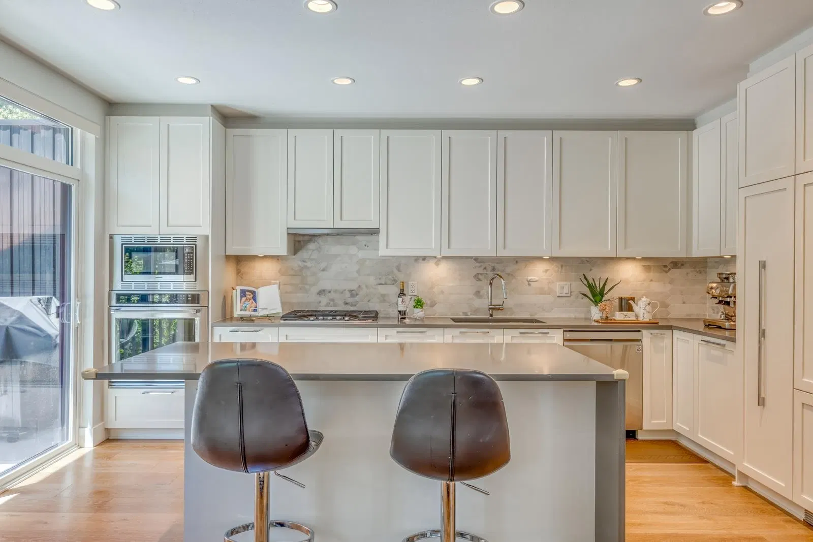 Photo 4 of 35 at #34 – 3306 Princeton Avenue