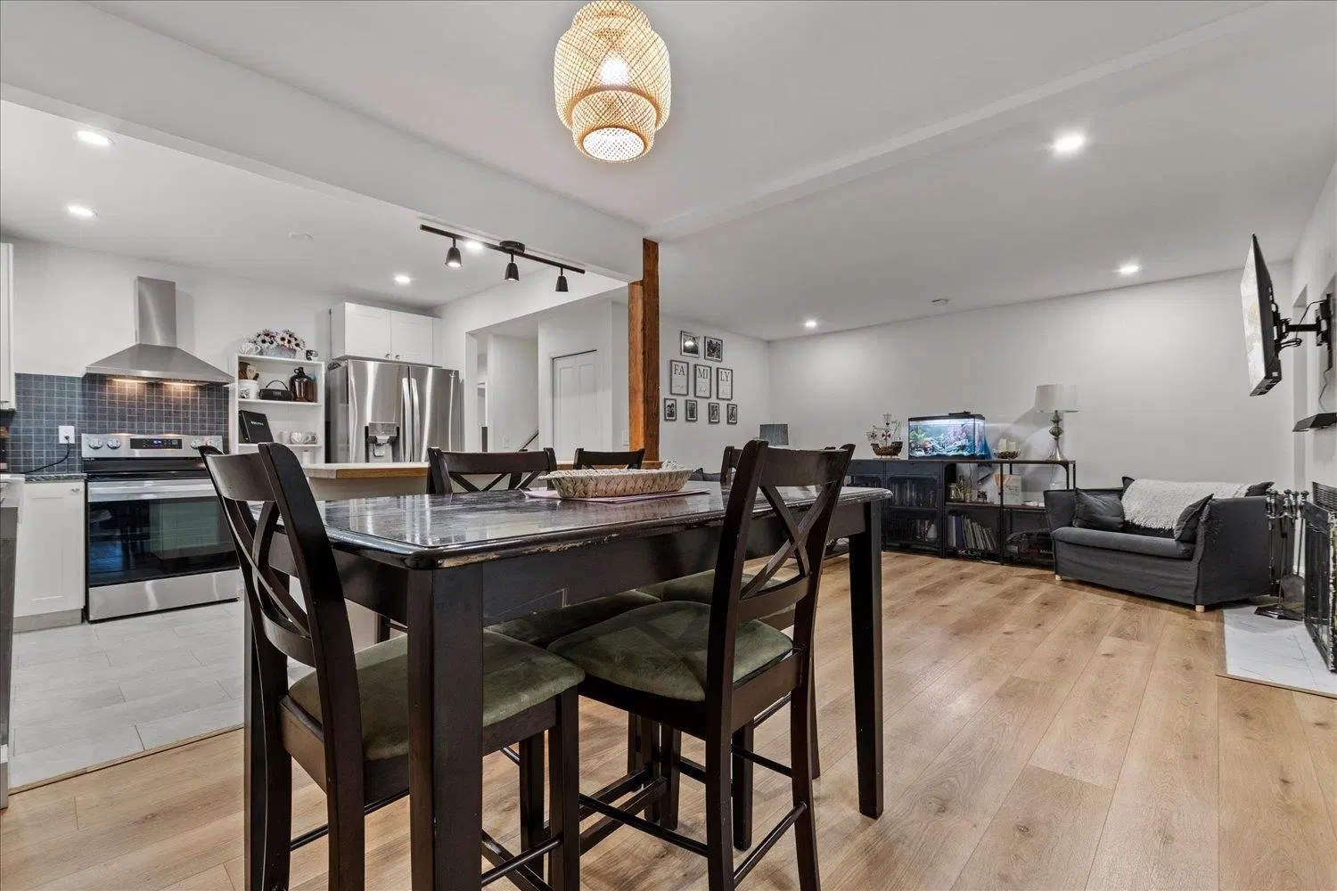 Photo 5 of 40 at 8542 Mccutcheon Avenue