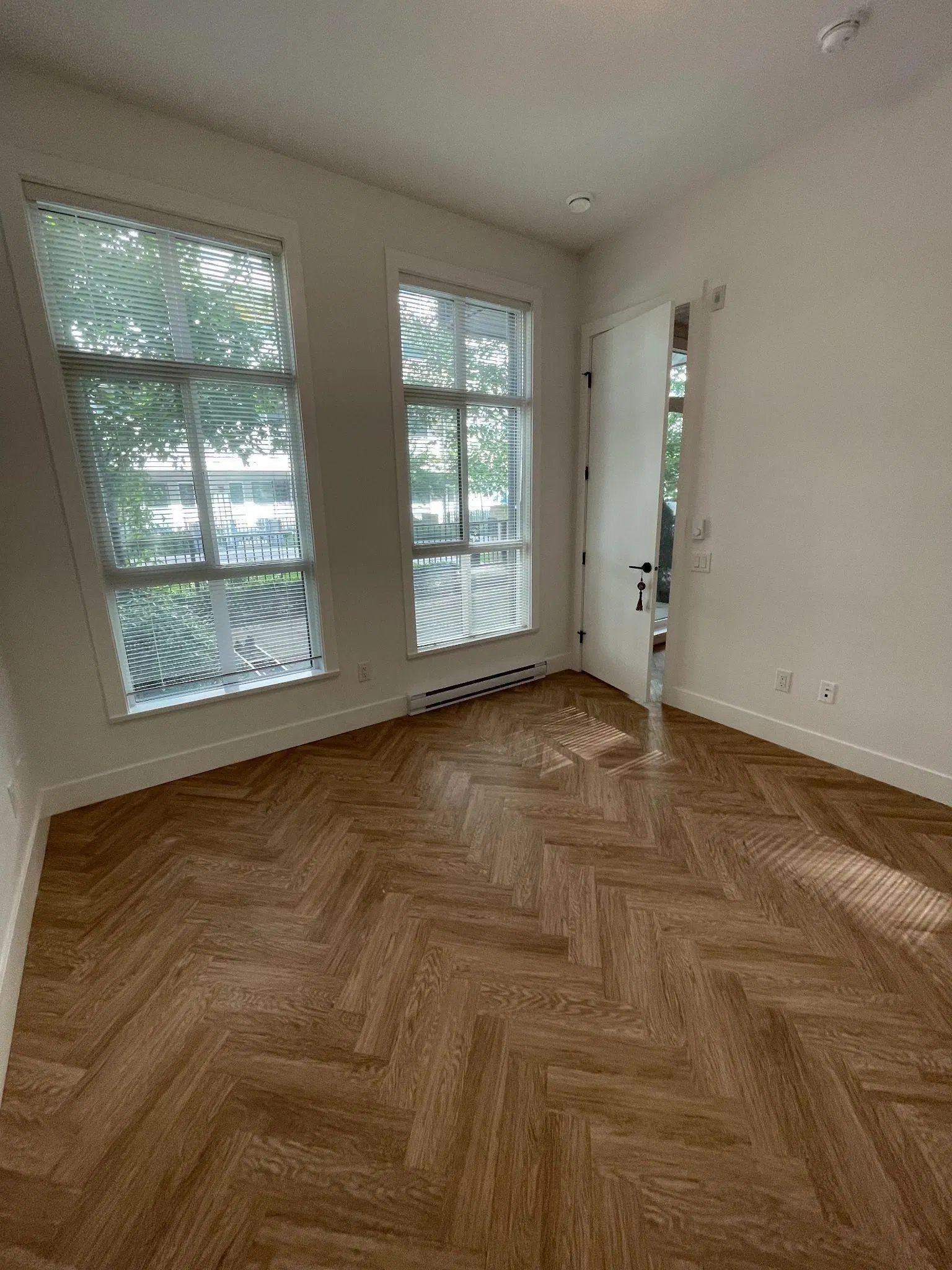 Photo 4 of 11 at 13933 105 Boulevard