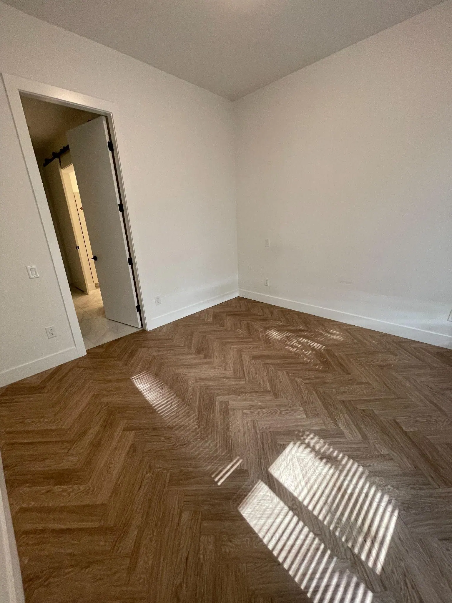 Photo 5 of 11 at 13933 105 Boulevard