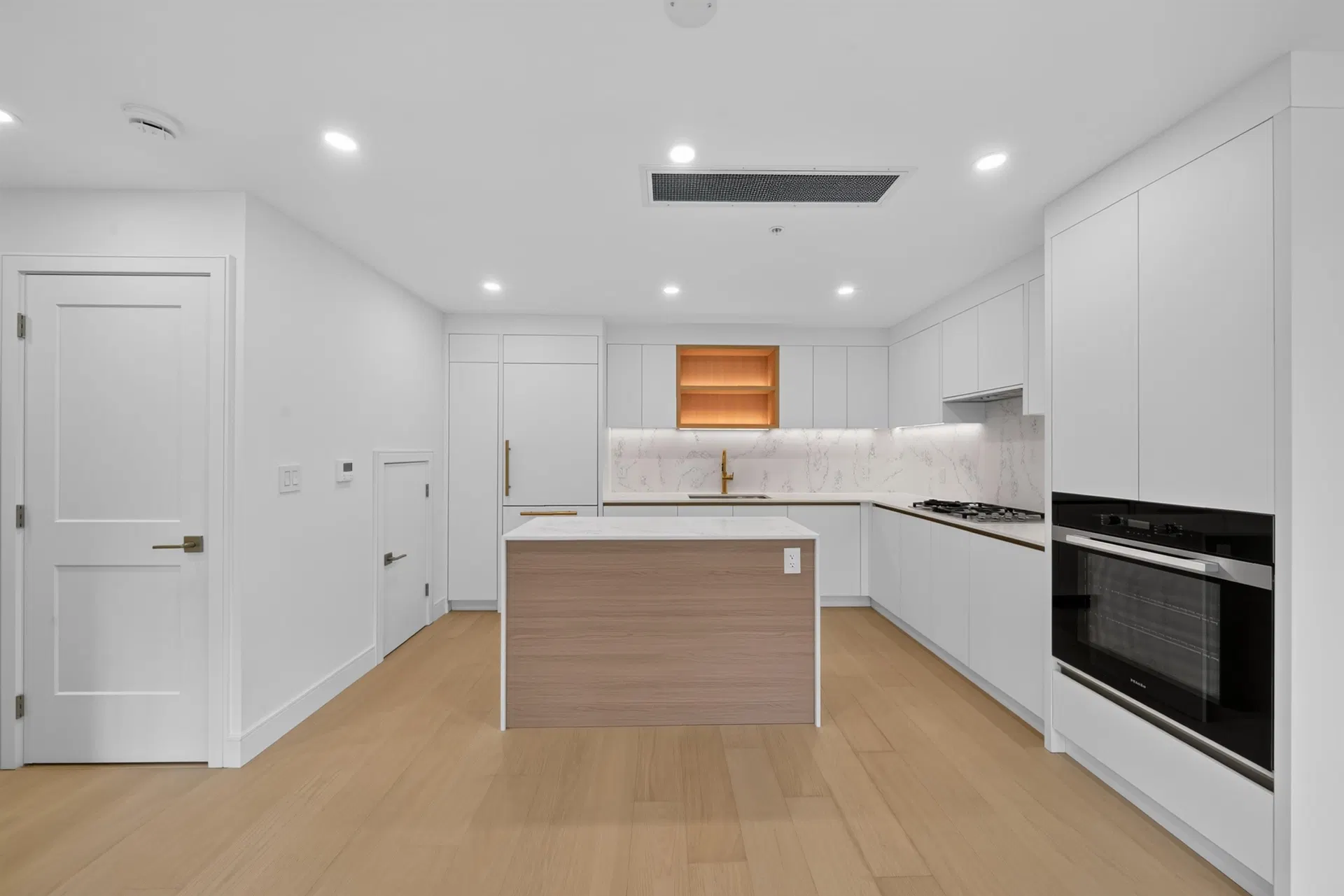 Photo 4 of 22 at #208 – 918 W 32nd Avenue