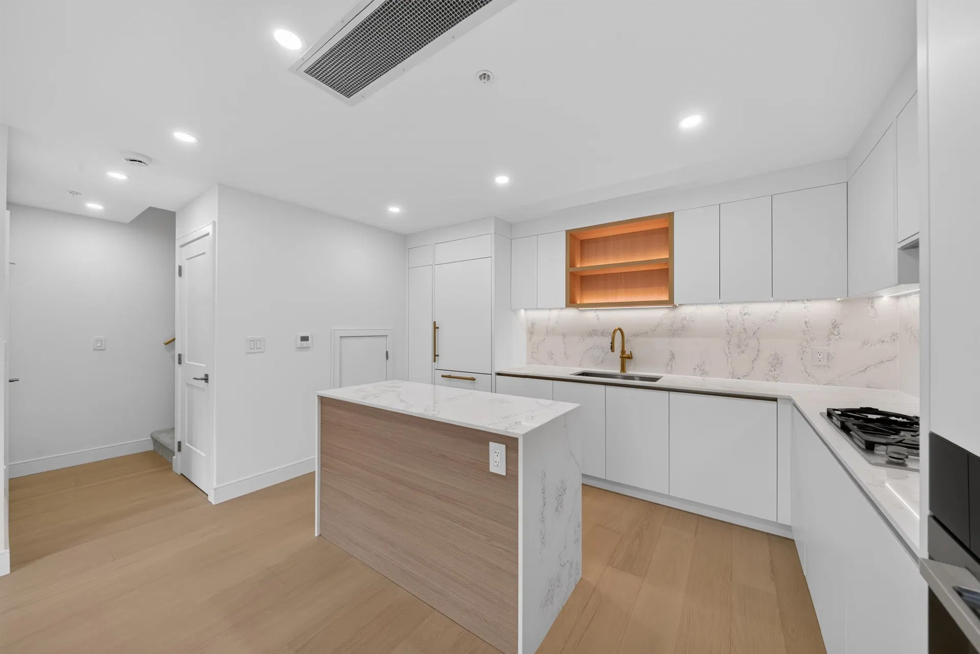 Photo 5 of 22 at #208 – 918 W 32nd Avenue