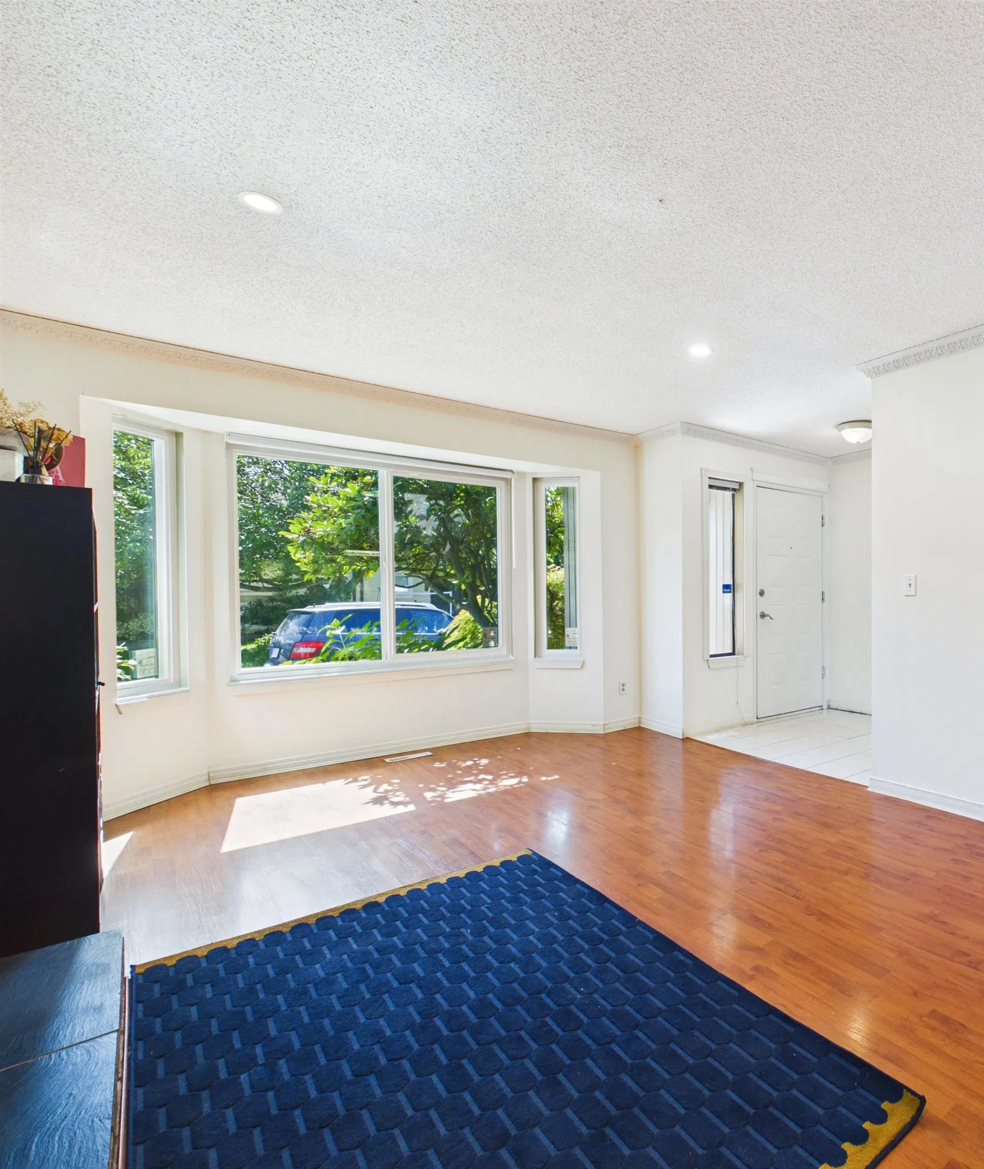 Photo 5 of 40 at 1961 Flynn Crescent