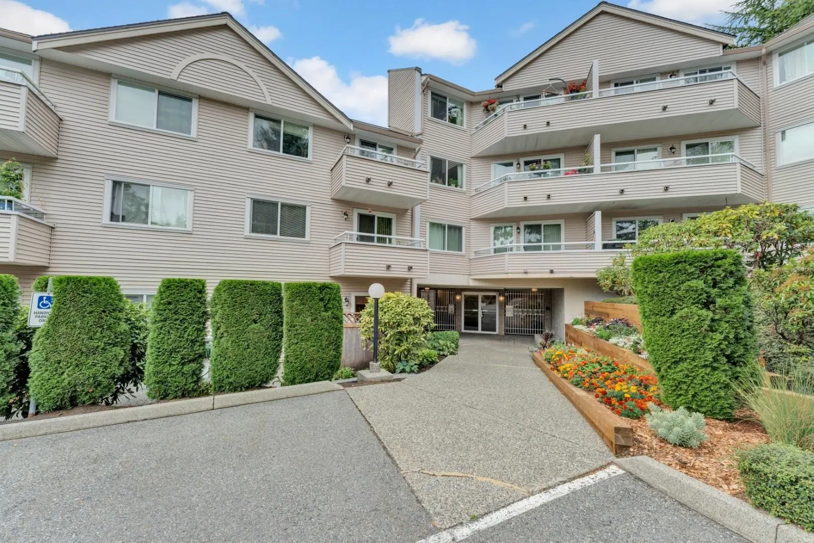 #101 – 450 Bromley Street