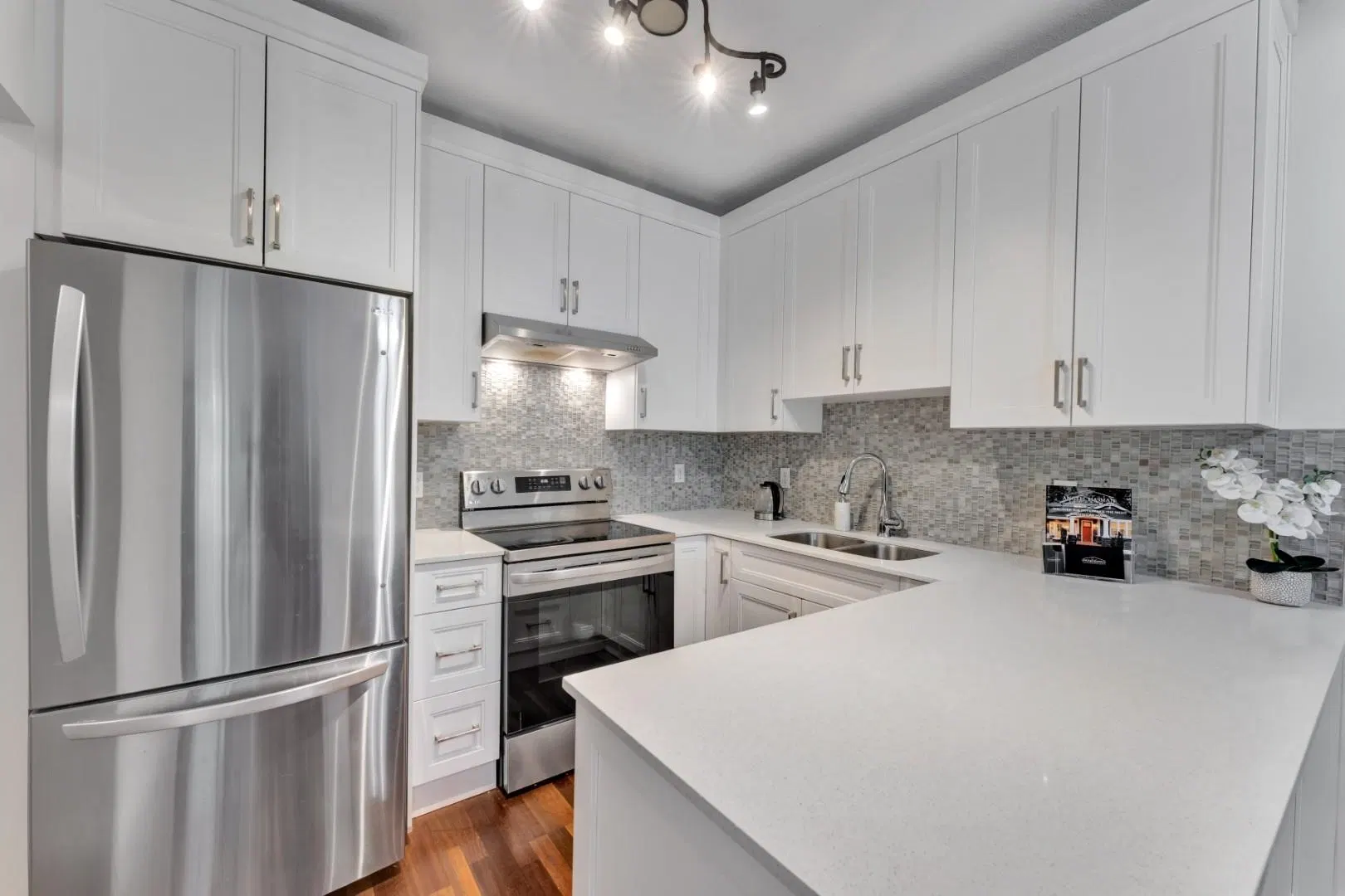 Photo 3 of 38 at #101 – 450 Bromley Street