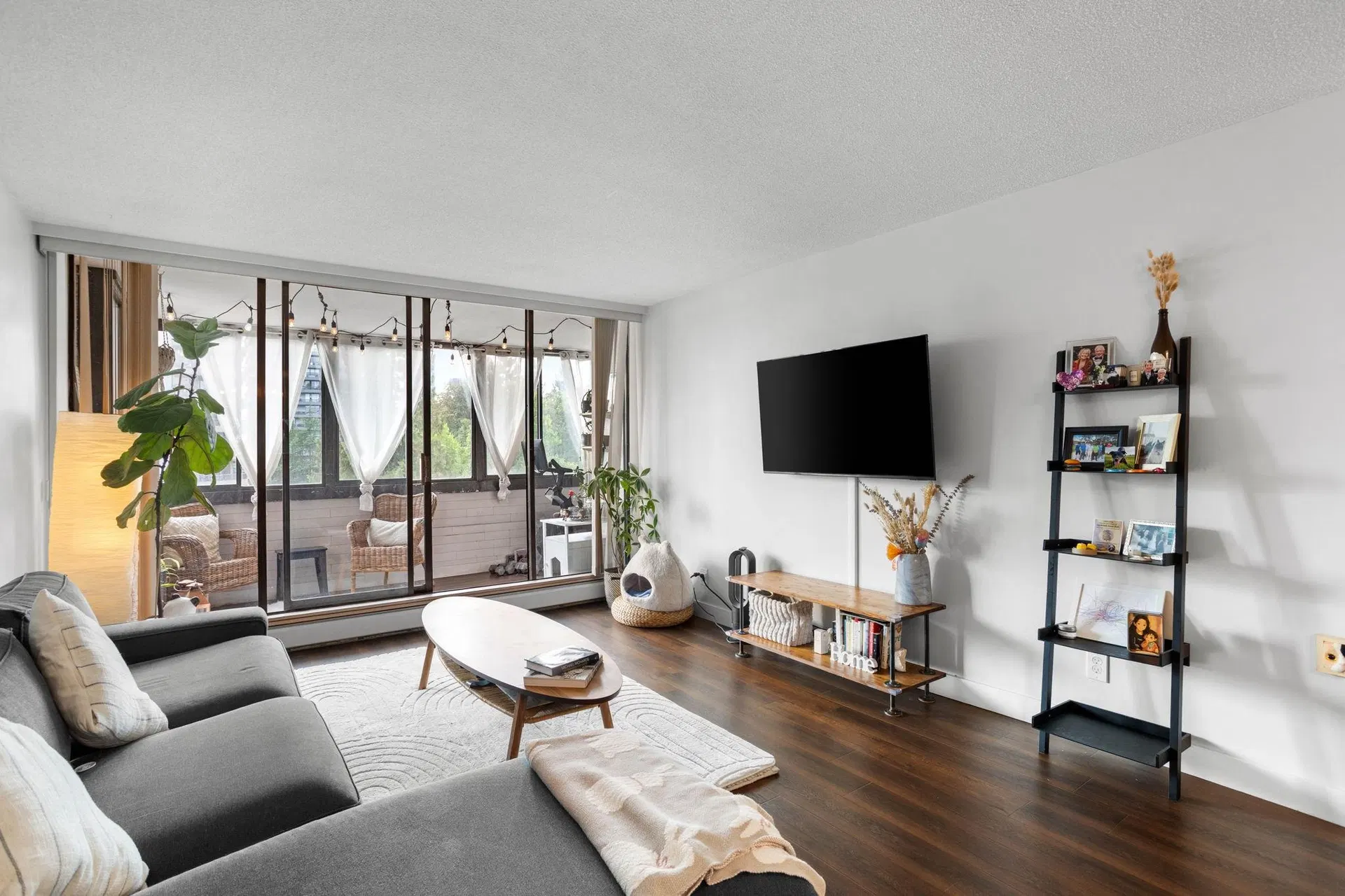 #906 – 2020 Bellwood Avenue
