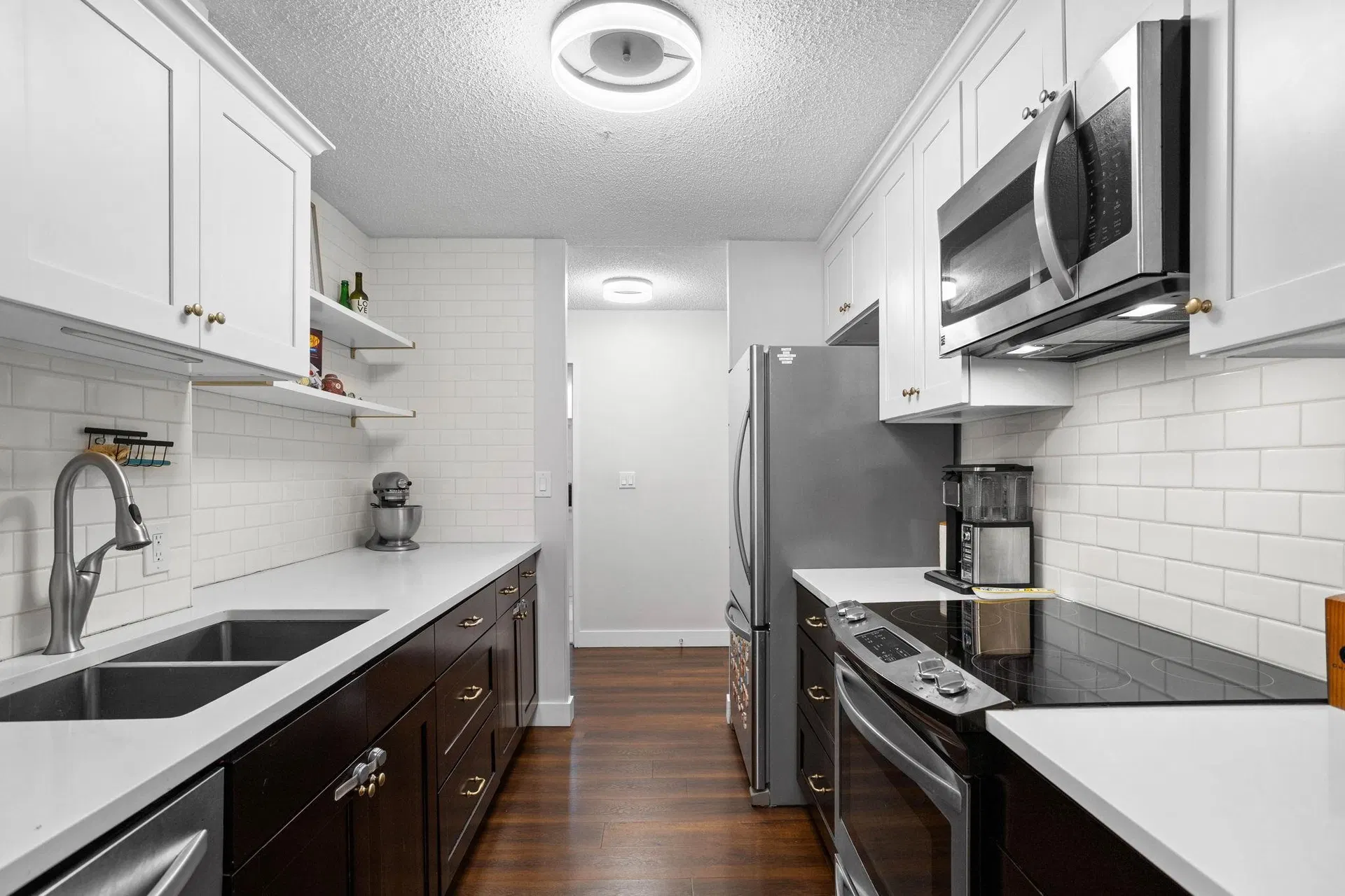 Photo 2 of 27 at #906 – 2020 Bellwood Avenue
