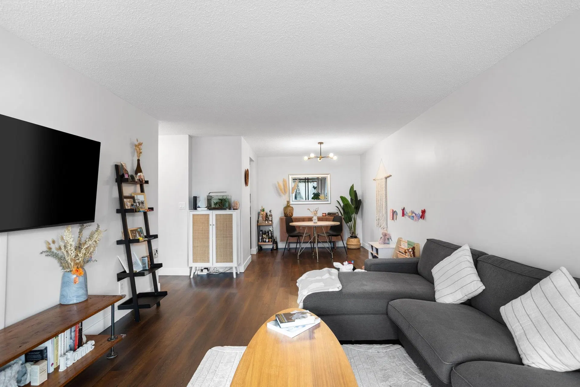 Photo 5 of 27 at #906 – 2020 Bellwood Avenue