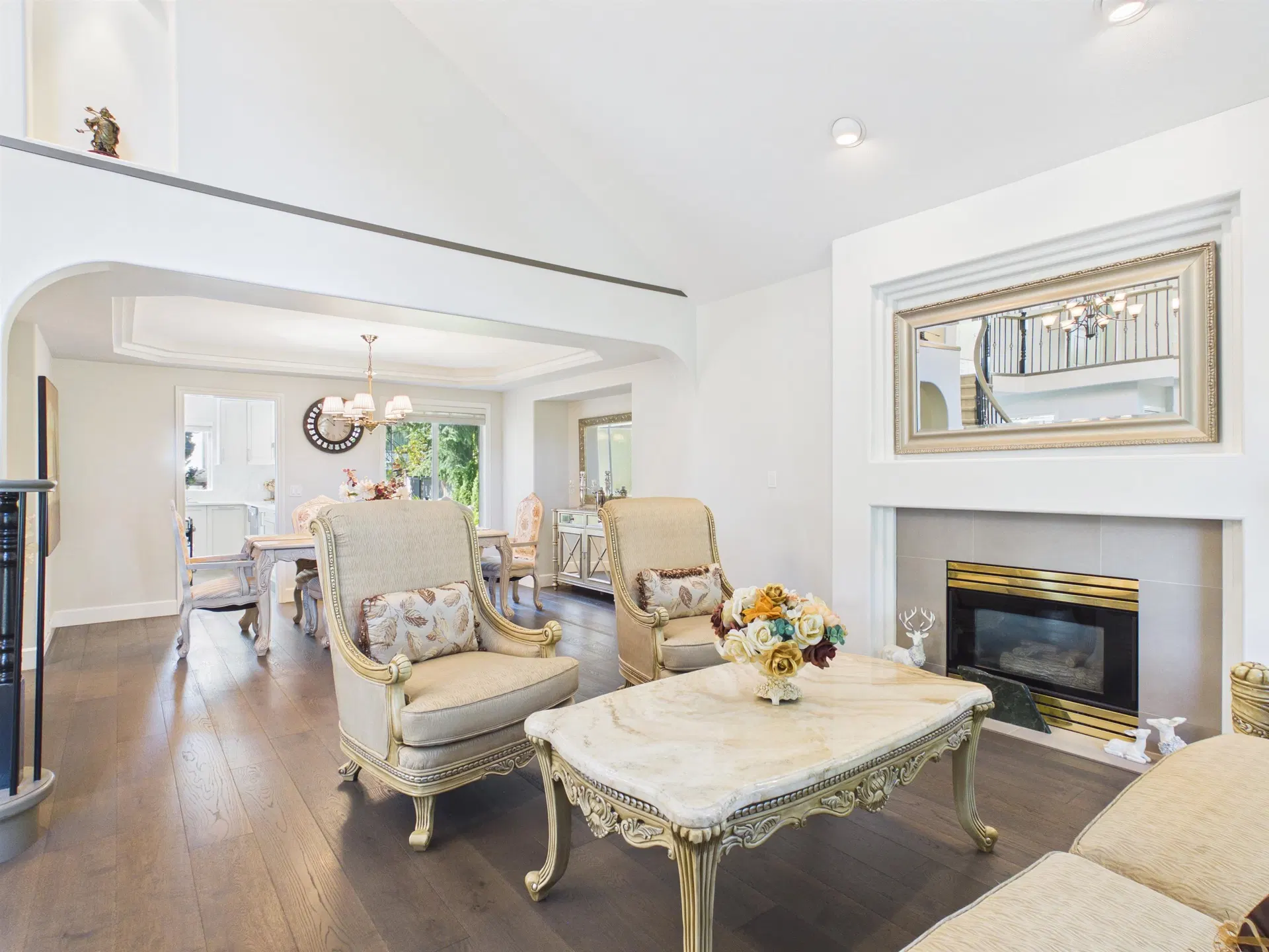 Photo 4 of 40 at 1536 Salal Crescent