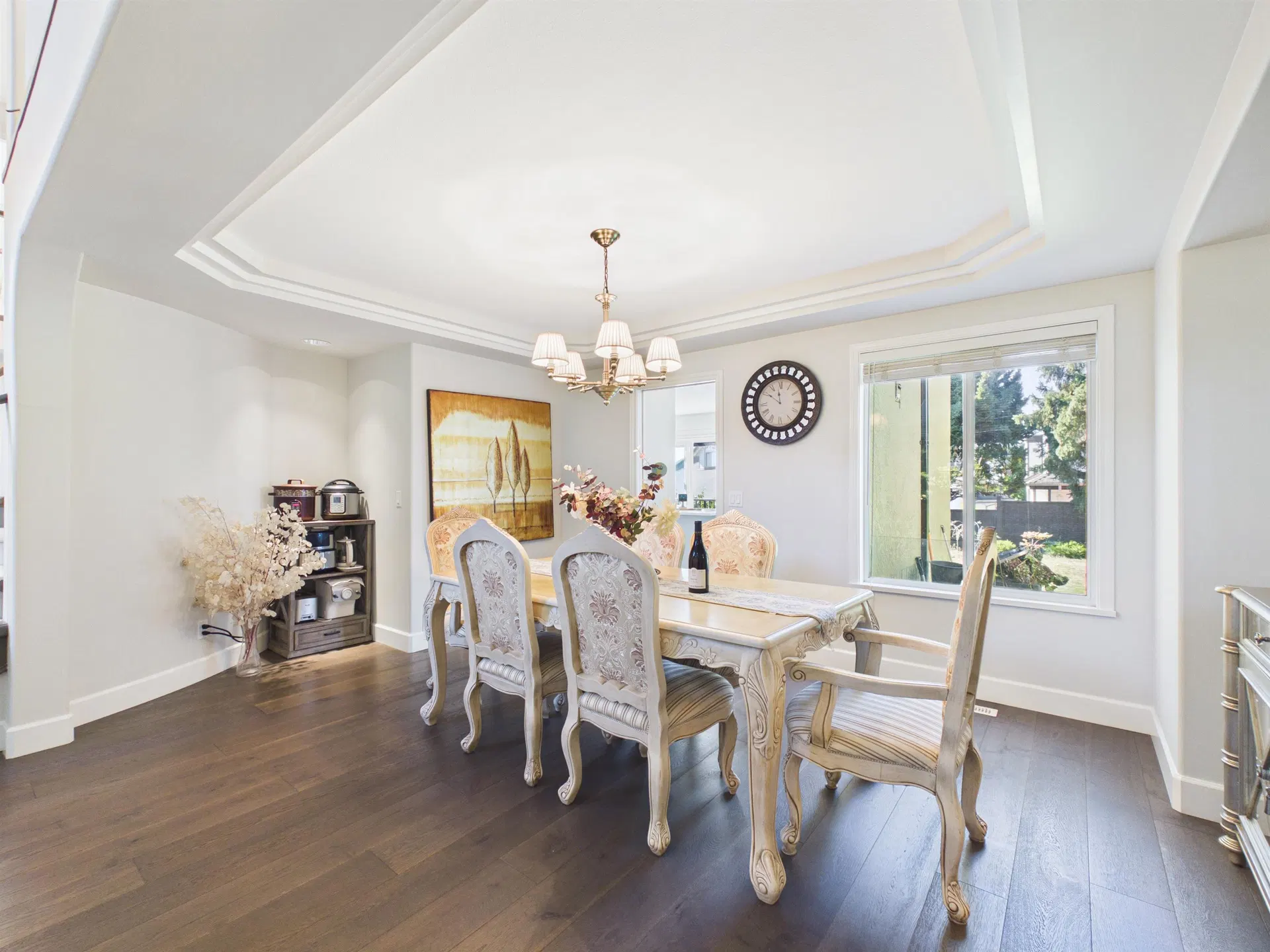 Photo 5 of 40 at 1536 Salal Crescent