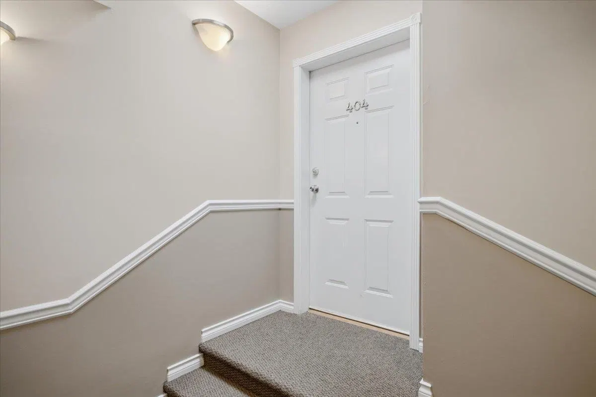 Photo 5 of 32 at #404 – 1723 Frances Street