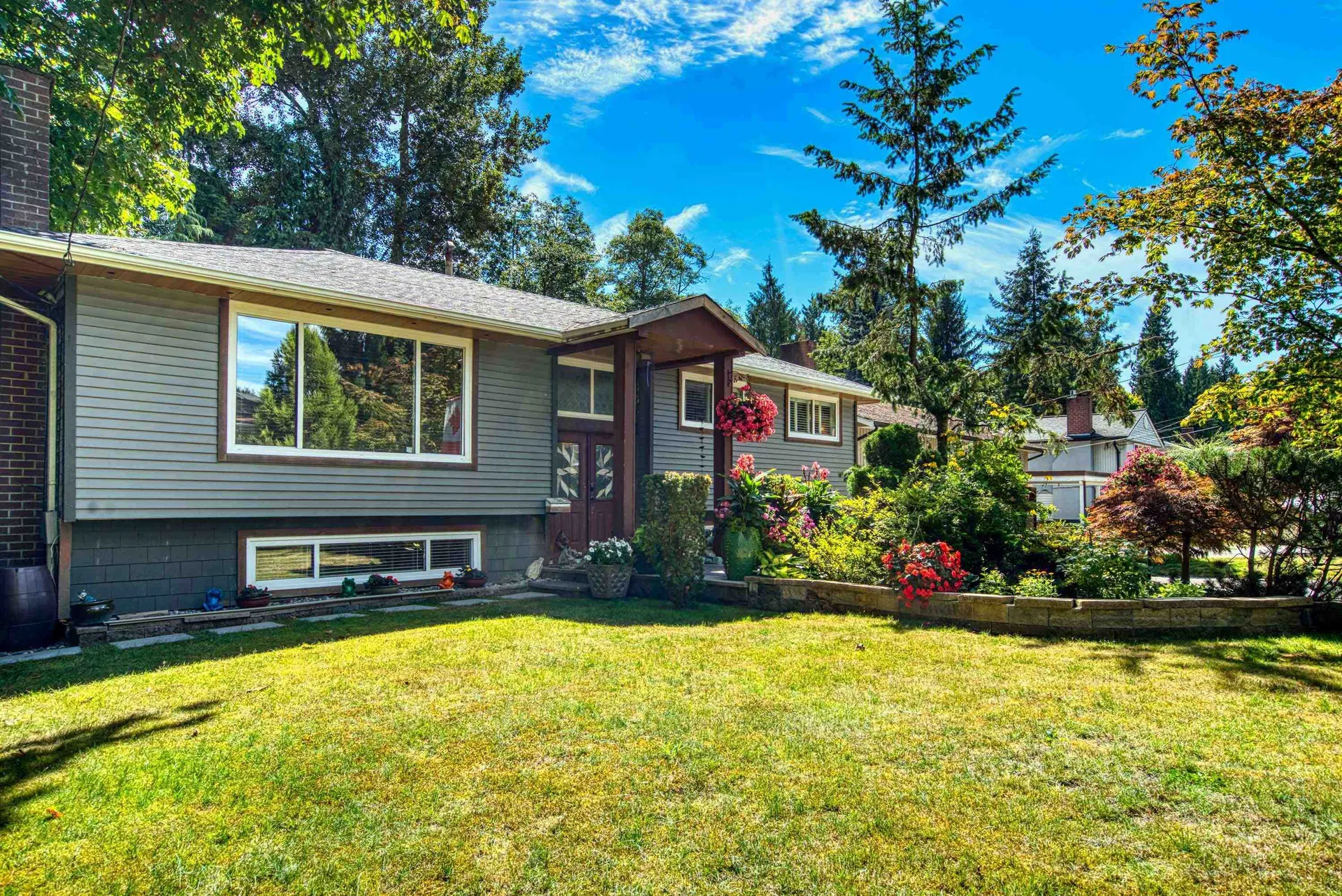 Photo 1 of 40 at 517 Ailsa Avenue