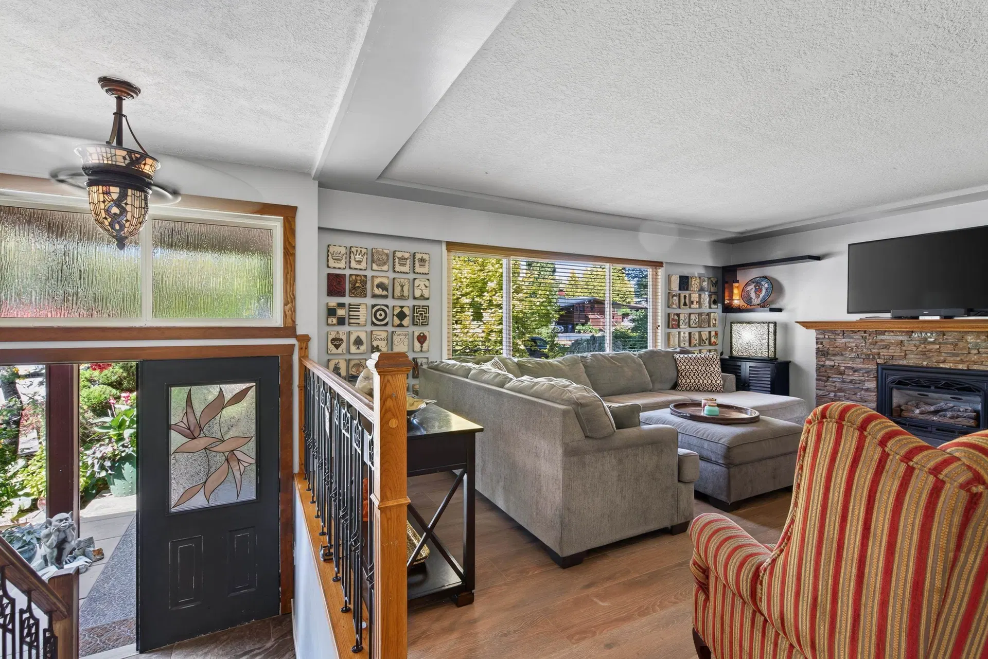 Photo 5 of 40 at 517 Ailsa Avenue