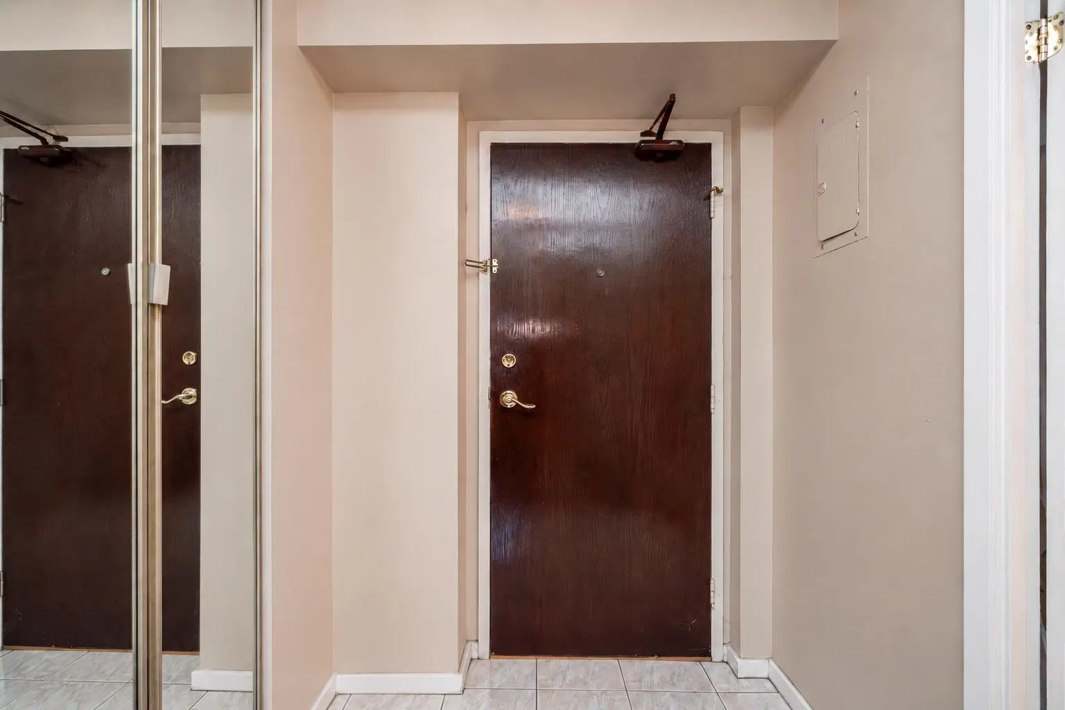 Photo 4 of 38 at #2503 – 3737 Bartlett Court