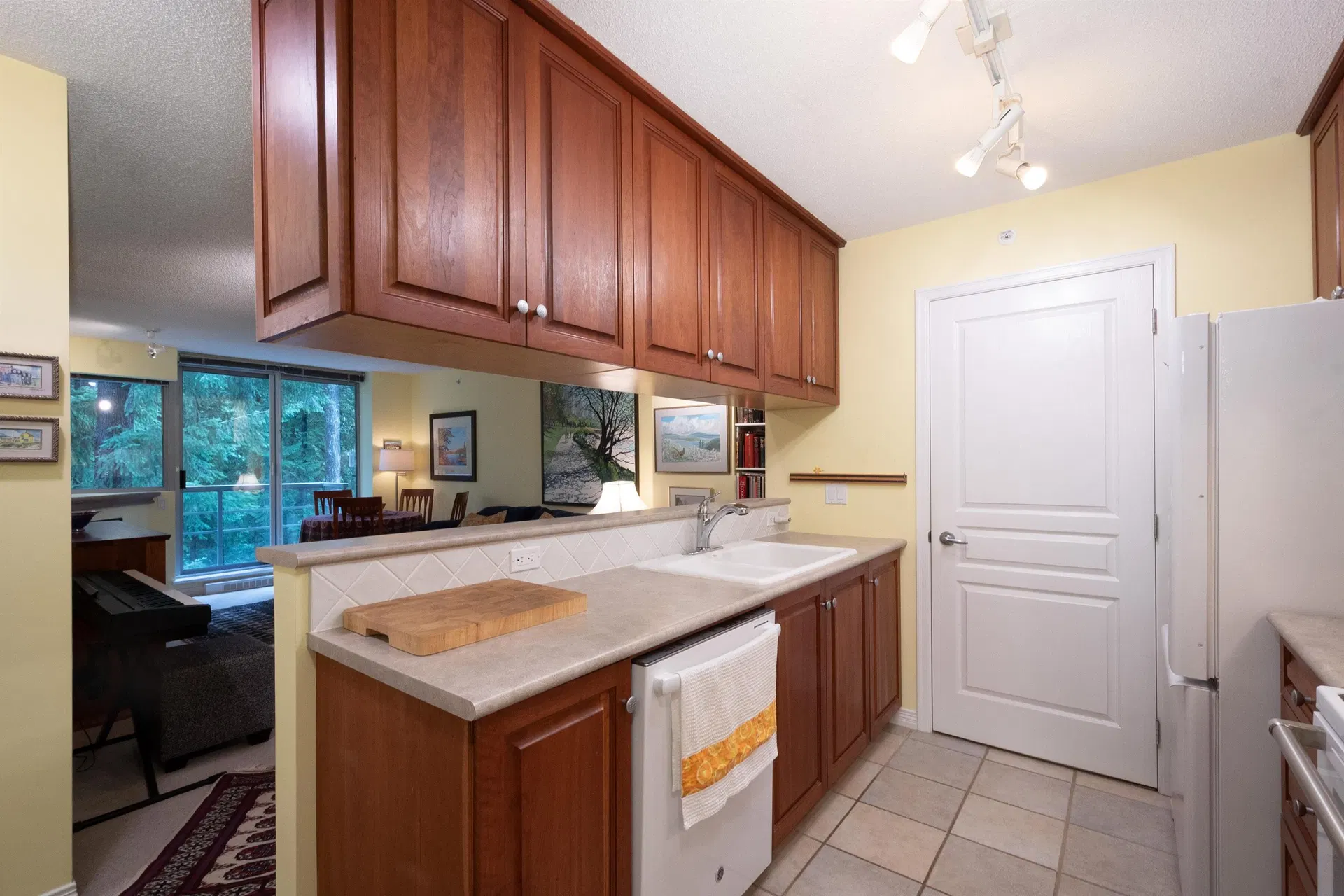 Photo 2 of 26 at #805 – 5639 Hampton Place