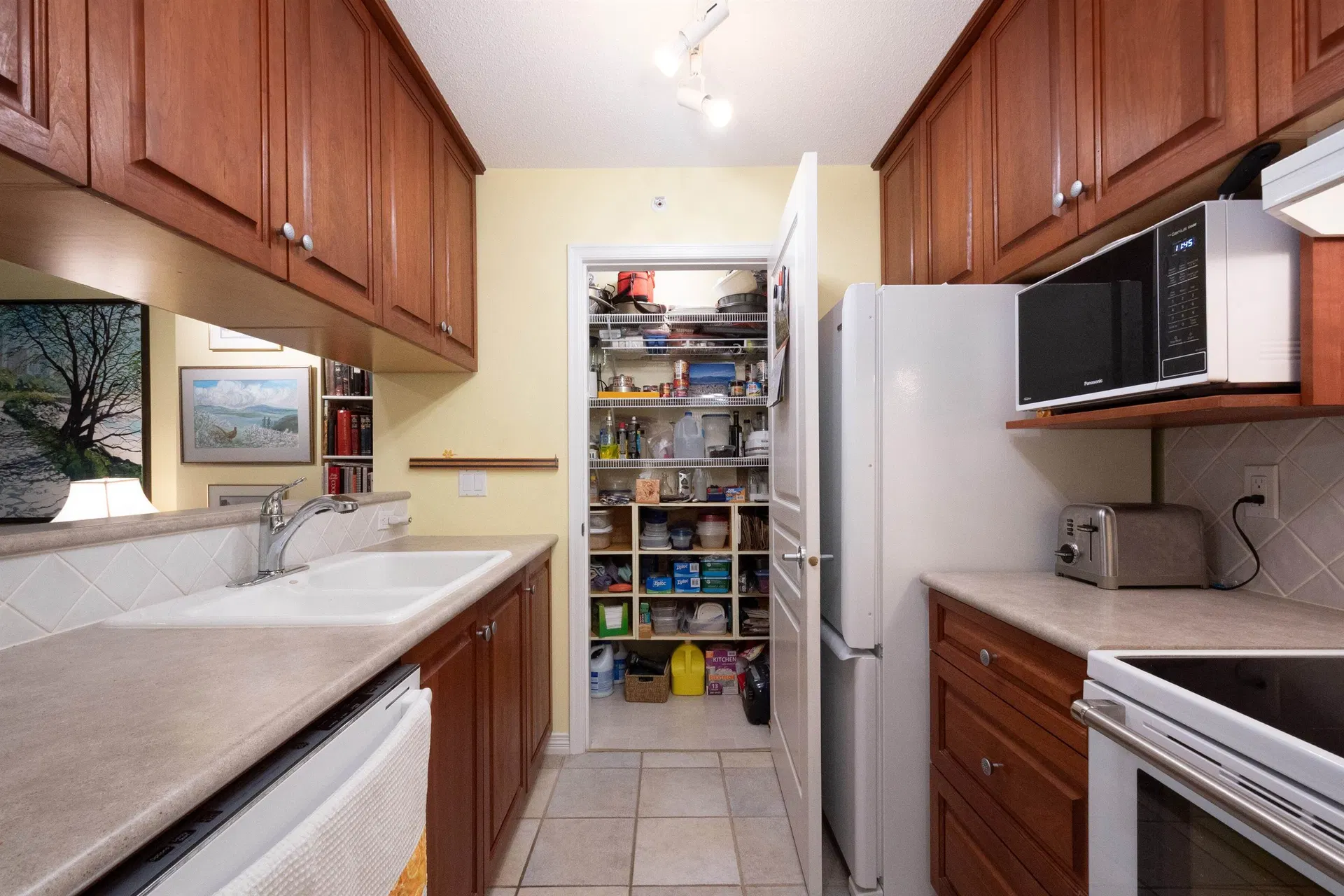 Photo 3 of 26 at #805 – 5639 Hampton Place
