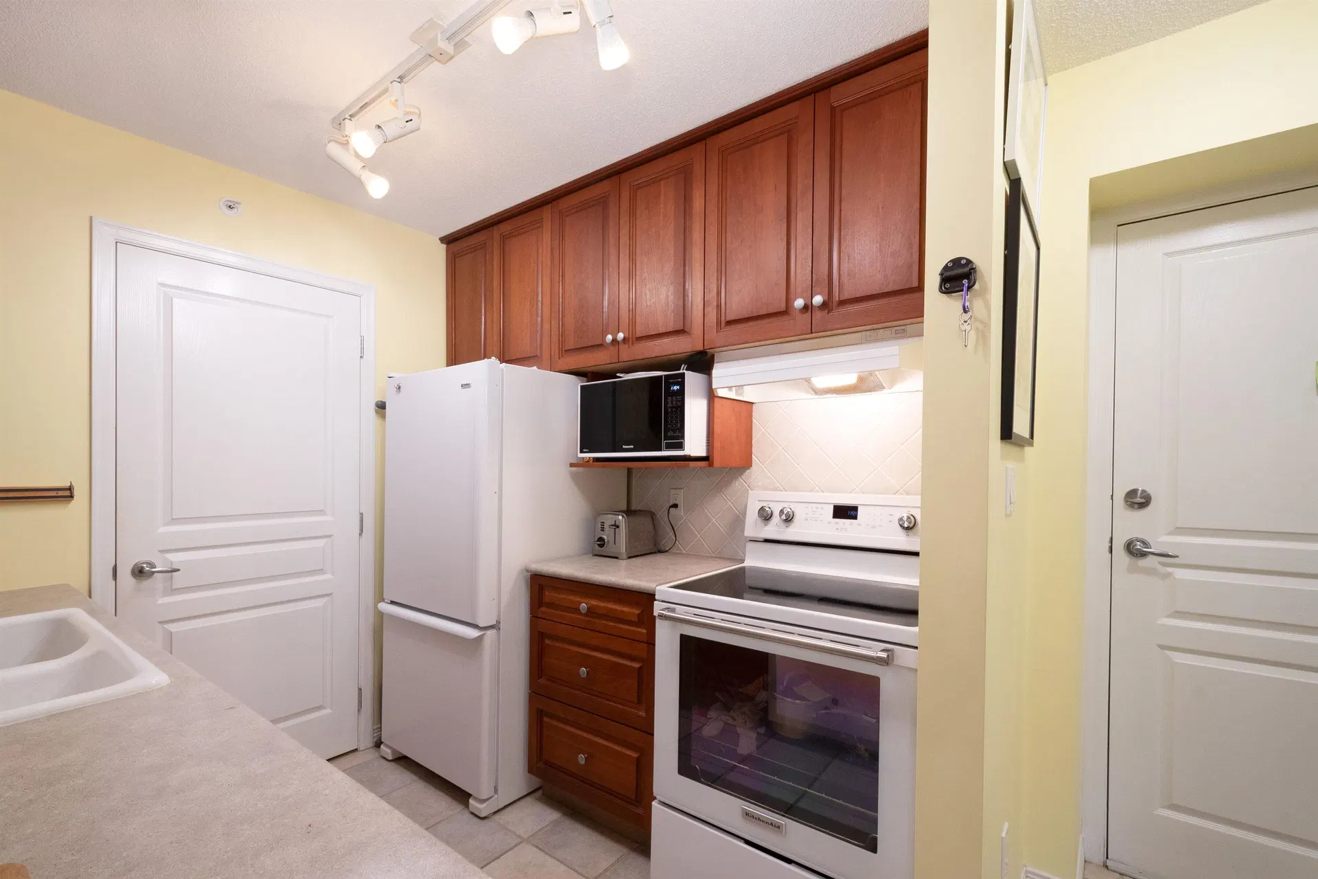Photo 4 of 26 at #805 – 5639 Hampton Place