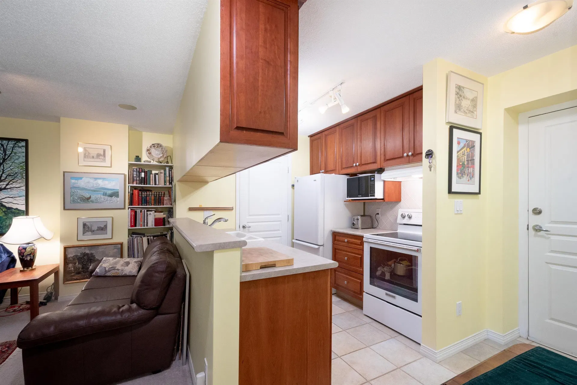 Photo 5 of 26 at #805 – 5639 Hampton Place