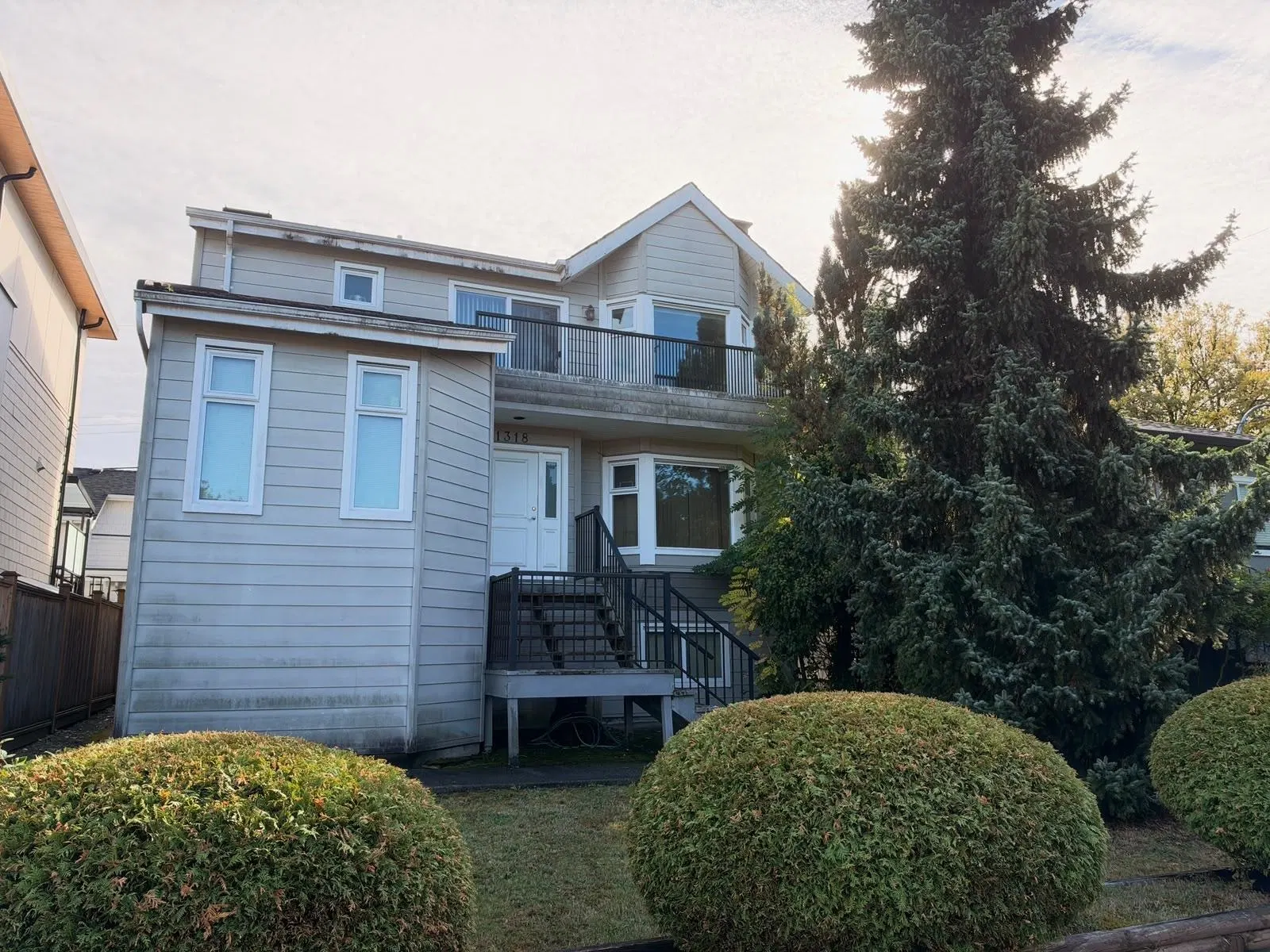 Photo 3 of 3 at 1318 E 34th Avenue