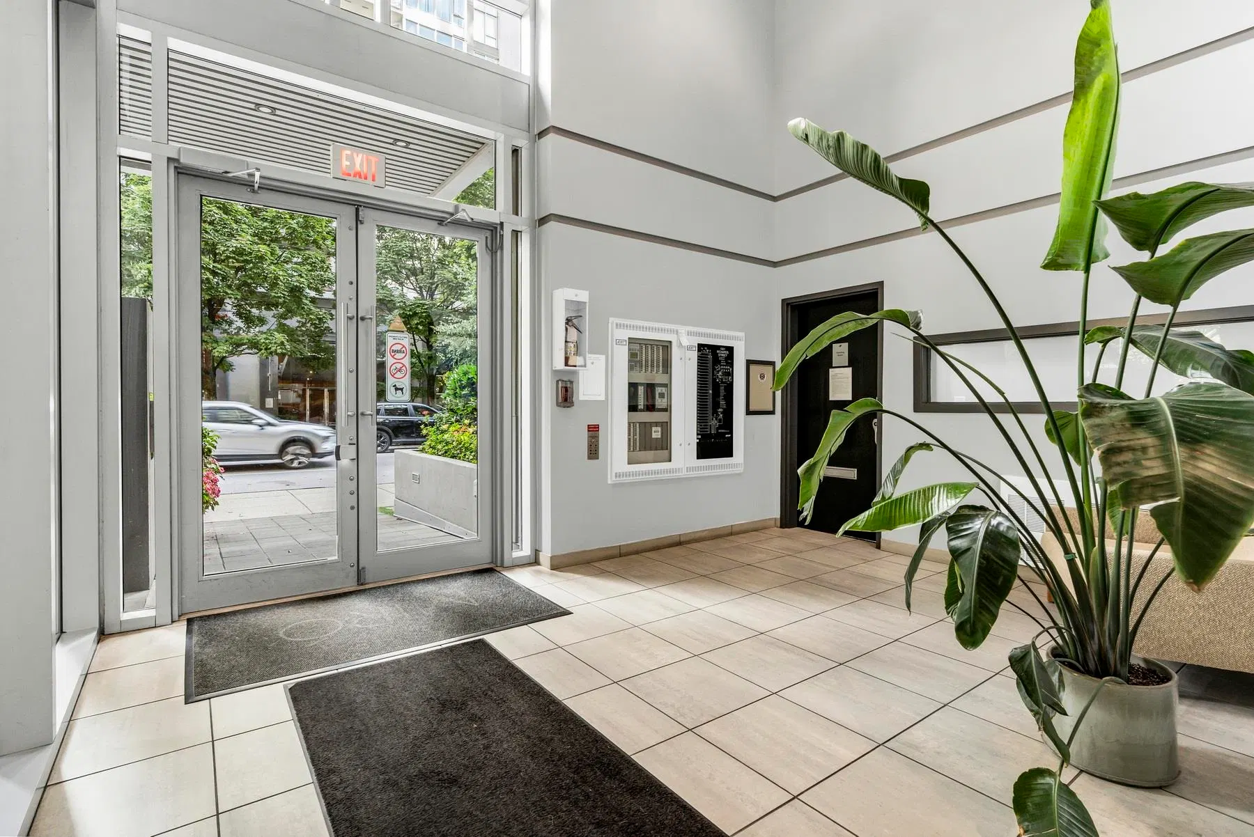 Photo 3 of 31 at #1702 – 1001 Richards Street