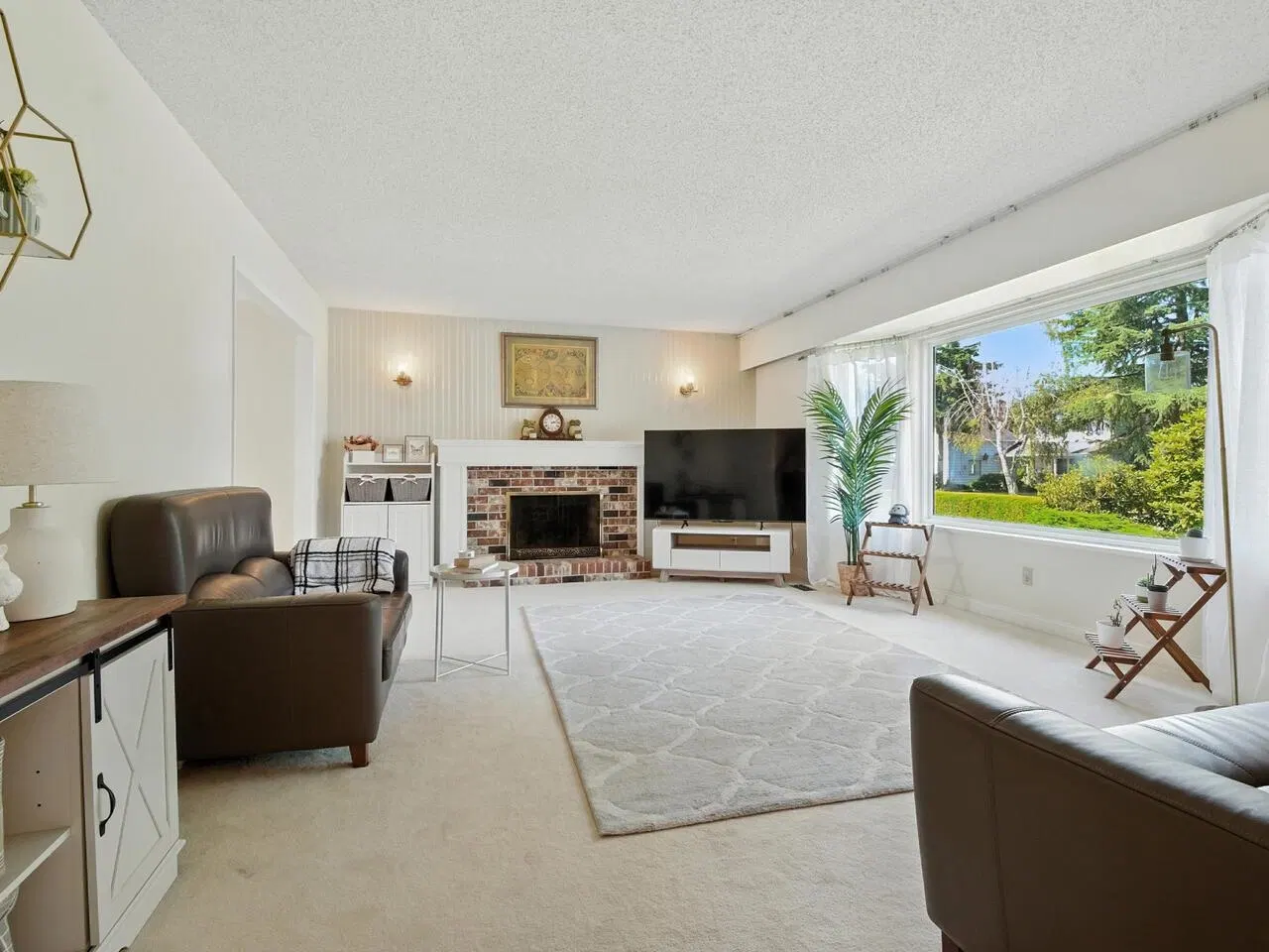 Photo 4 of 28 at 7080 Kimberley Drive