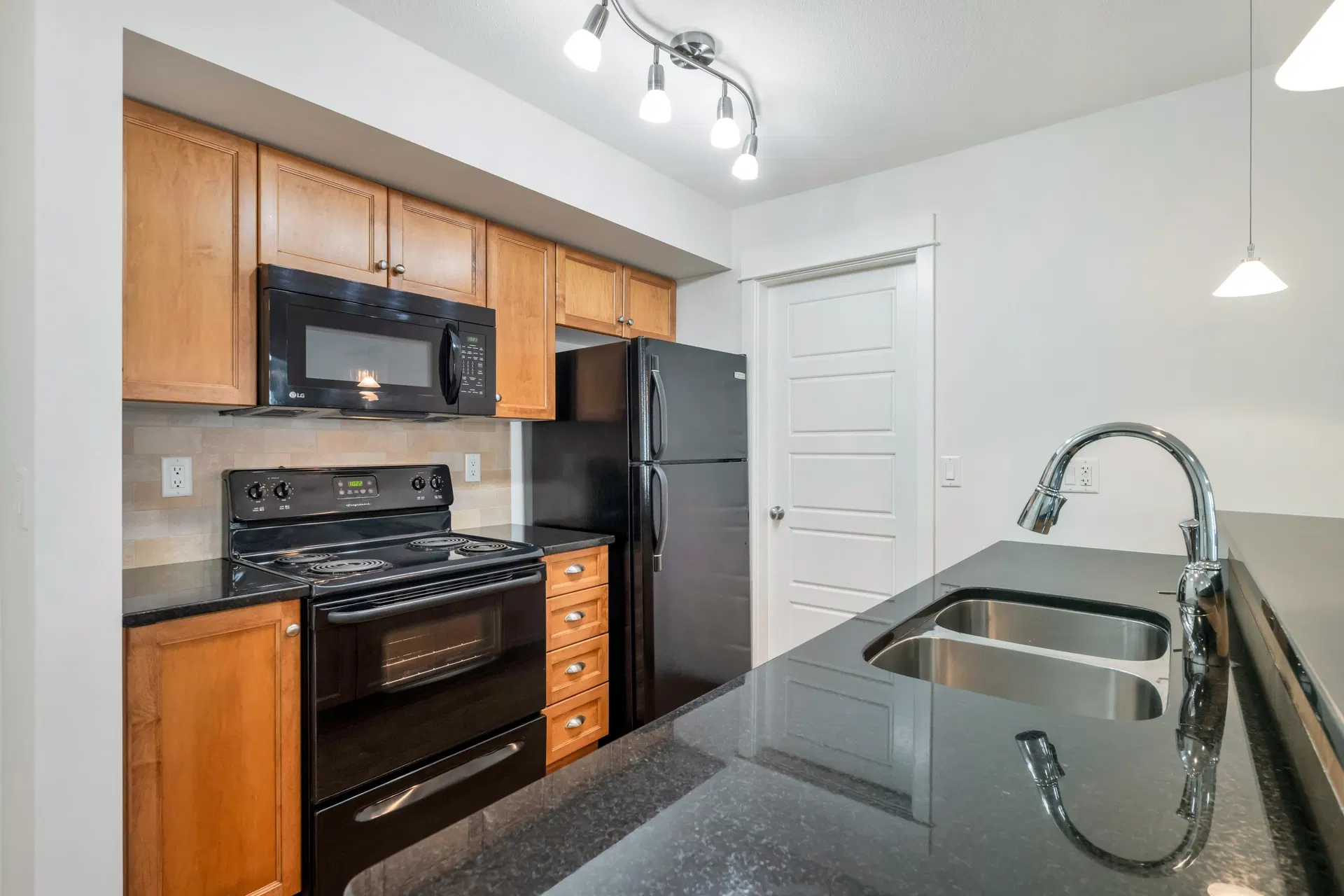 Photo 4 of 16 at #204 – 30525 Cardinal Avenue