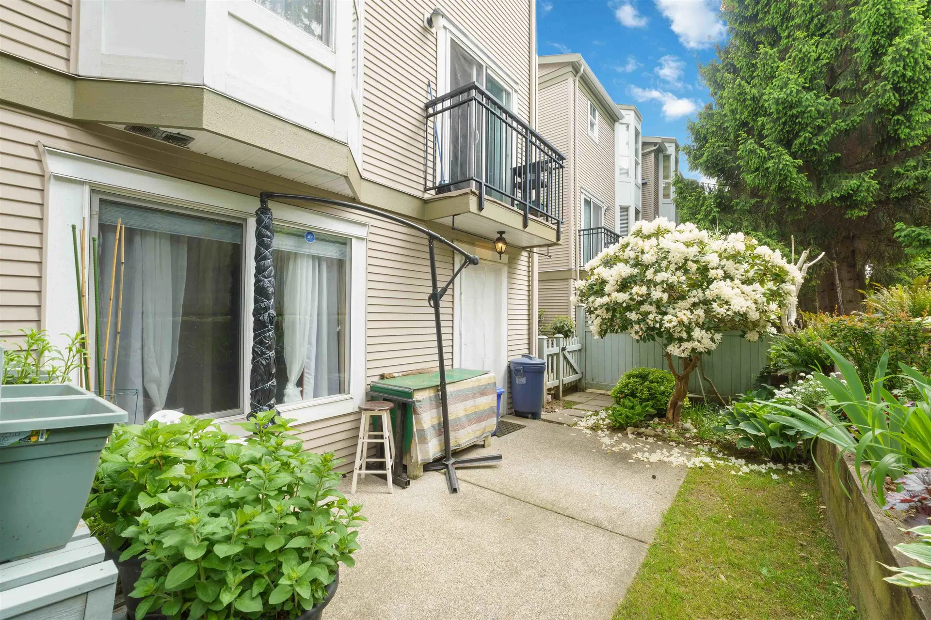 Photo 3 of 32 at #20 – 9559 130a Street