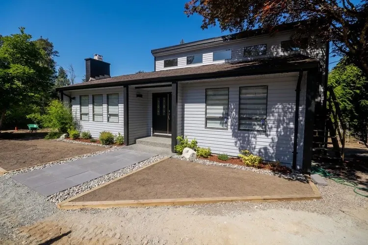 Photo 3 of 34 at 25443 Bosonworth Avenue