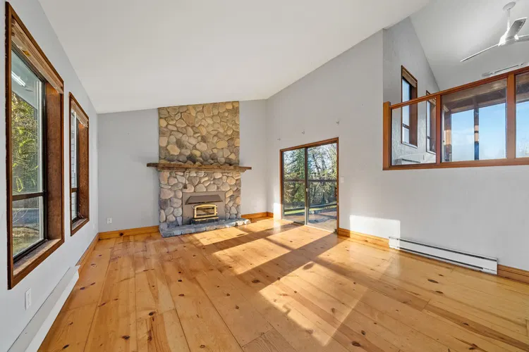 Photo 4 of 34 at 25443 Bosonworth Avenue