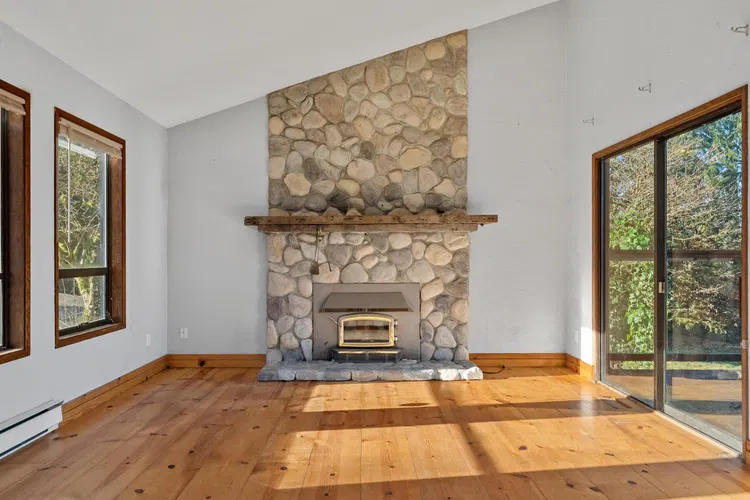 Photo 5 of 34 at 25443 Bosonworth Avenue