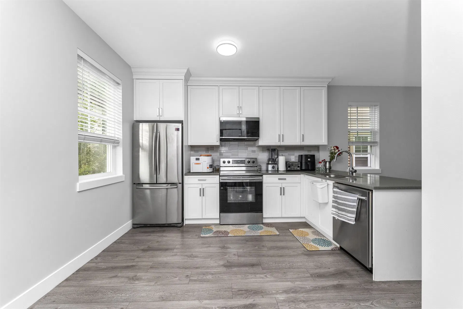 Photo 2 of 31 at #15 – 2530 Janzen Street