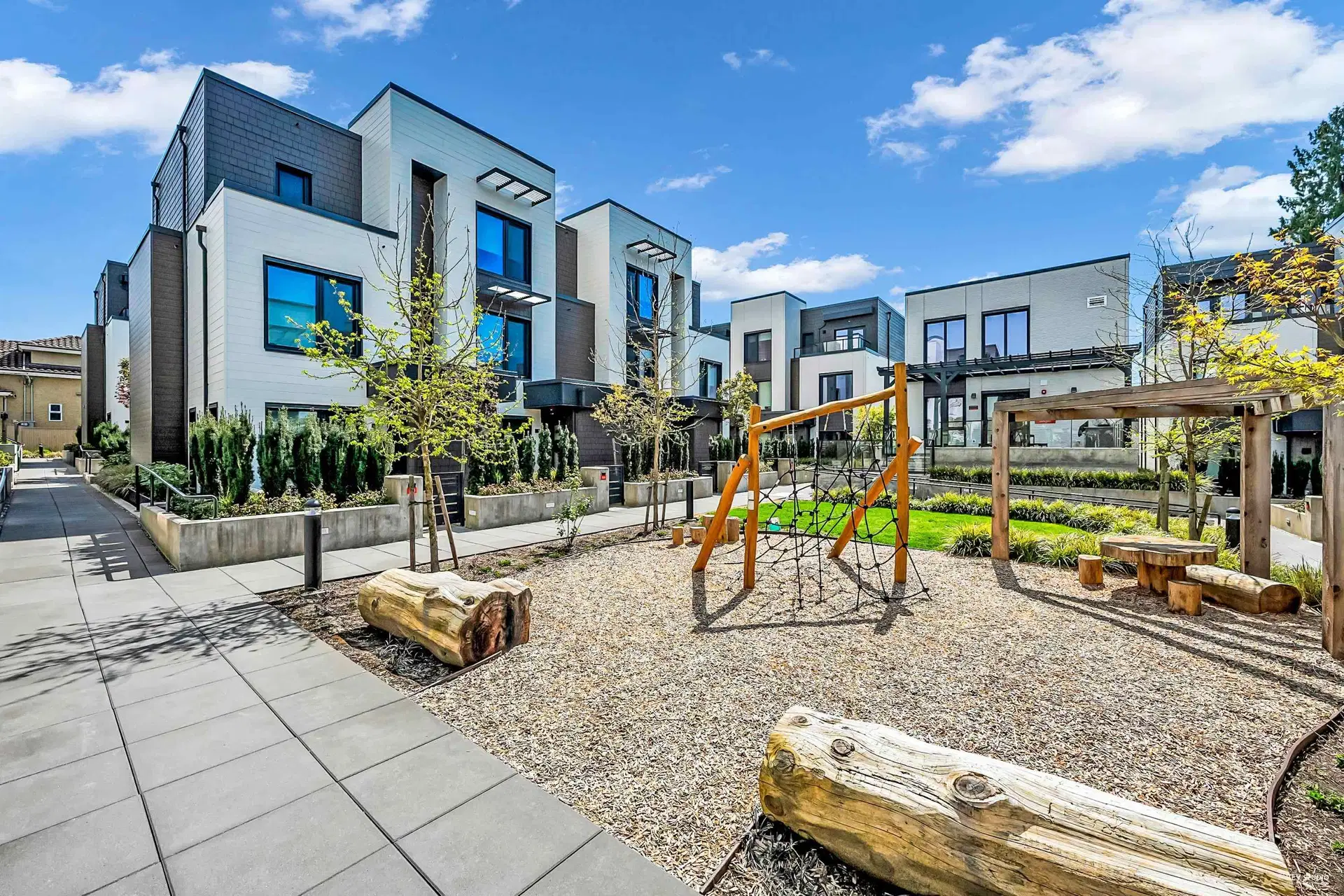 #404 – 606 Foster Avenue