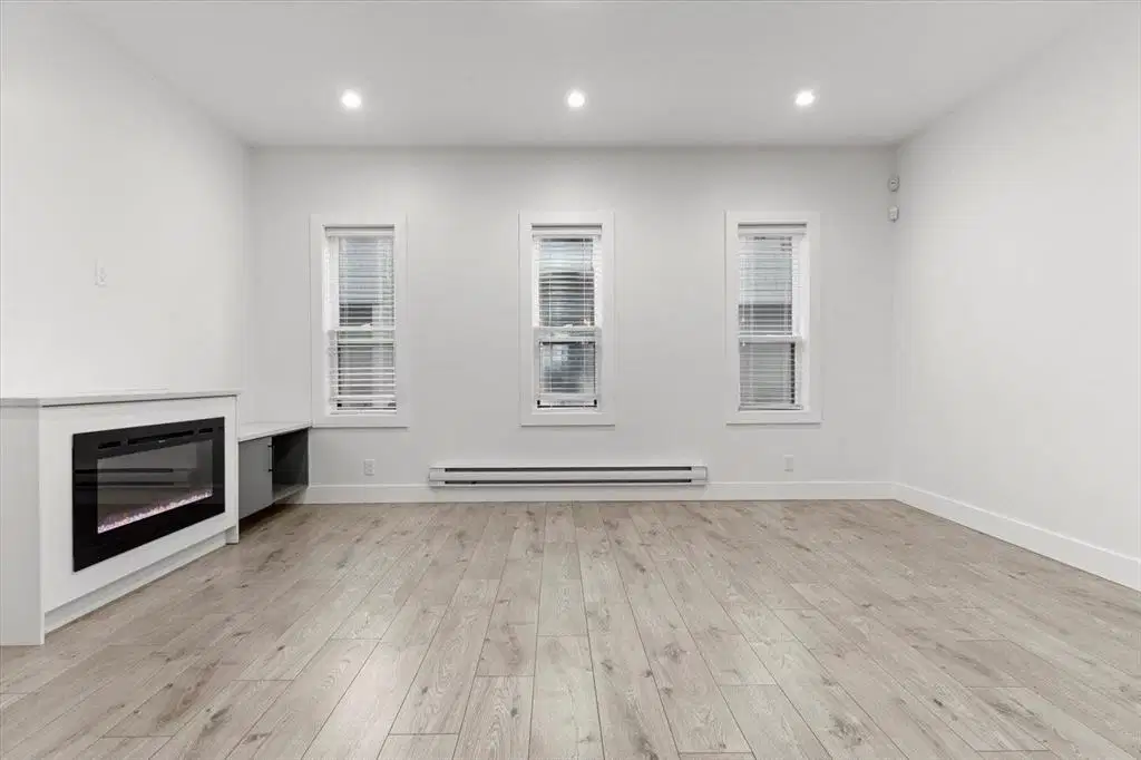 #6 – 45608 Bernard Avenue